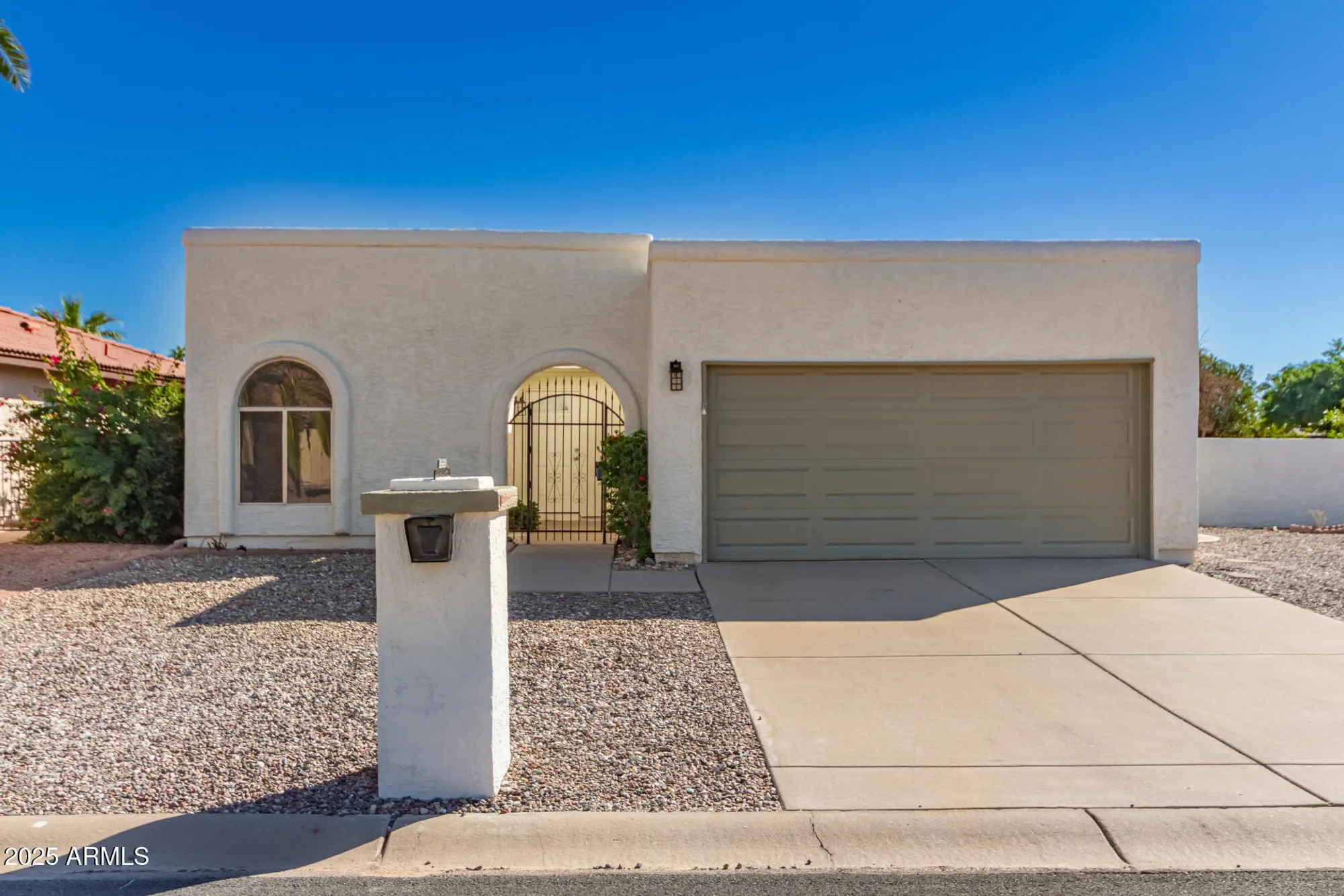 Property Slideshow image 1 of 51 | 26621 s shumaker dr, Sun Lakes, AZ, 85248