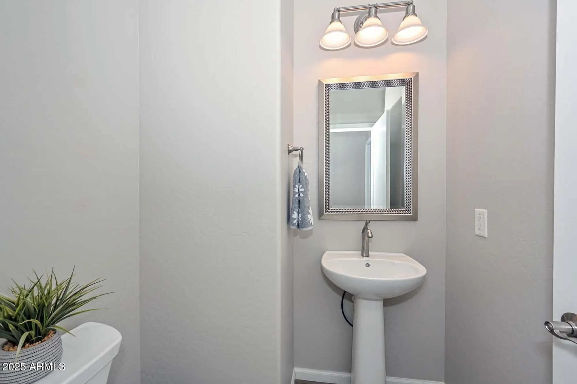 Property Slideshow image 24 of 44 | 16953 w alvarado dr, Goodyear, AZ, 85395