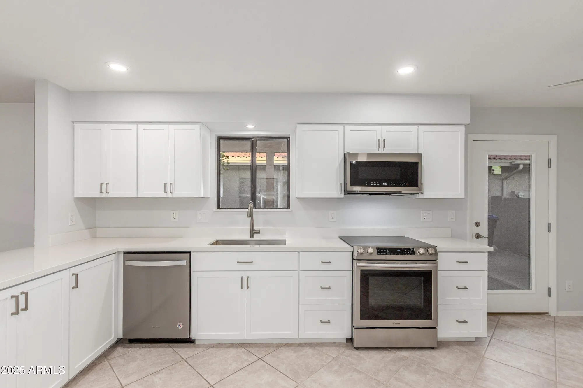 Property Slideshow image 4 of 27 | 10418 e watford way, Sun Lakes, AZ, 85248