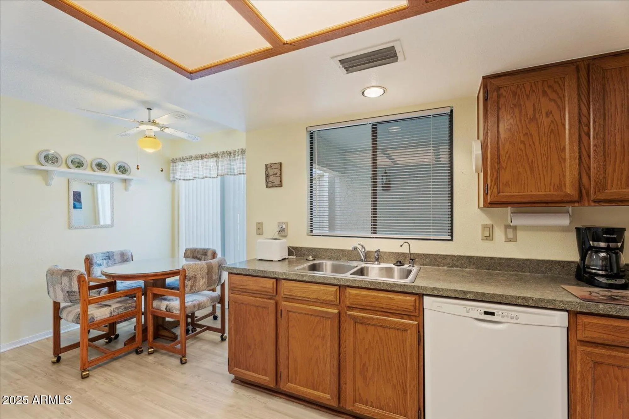 Property Slideshow image 4 of 20 | 633 s saguaro way, Mesa, AZ, 85208