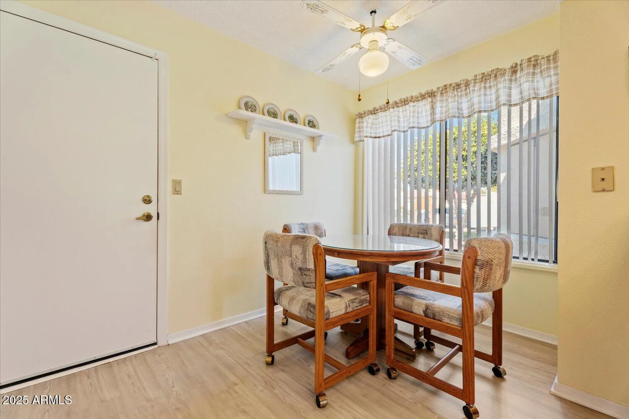 Property Slideshow image 6 of 20 | 633 s saguaro way, Mesa, AZ, 85208