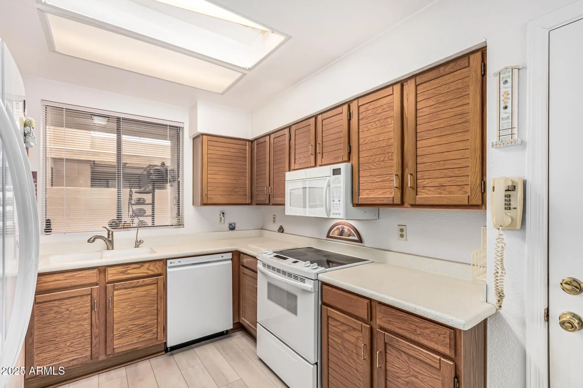 Property Slideshow image 19 of 38 | 13024 s 45th pl, Phoenix, AZ, 85044