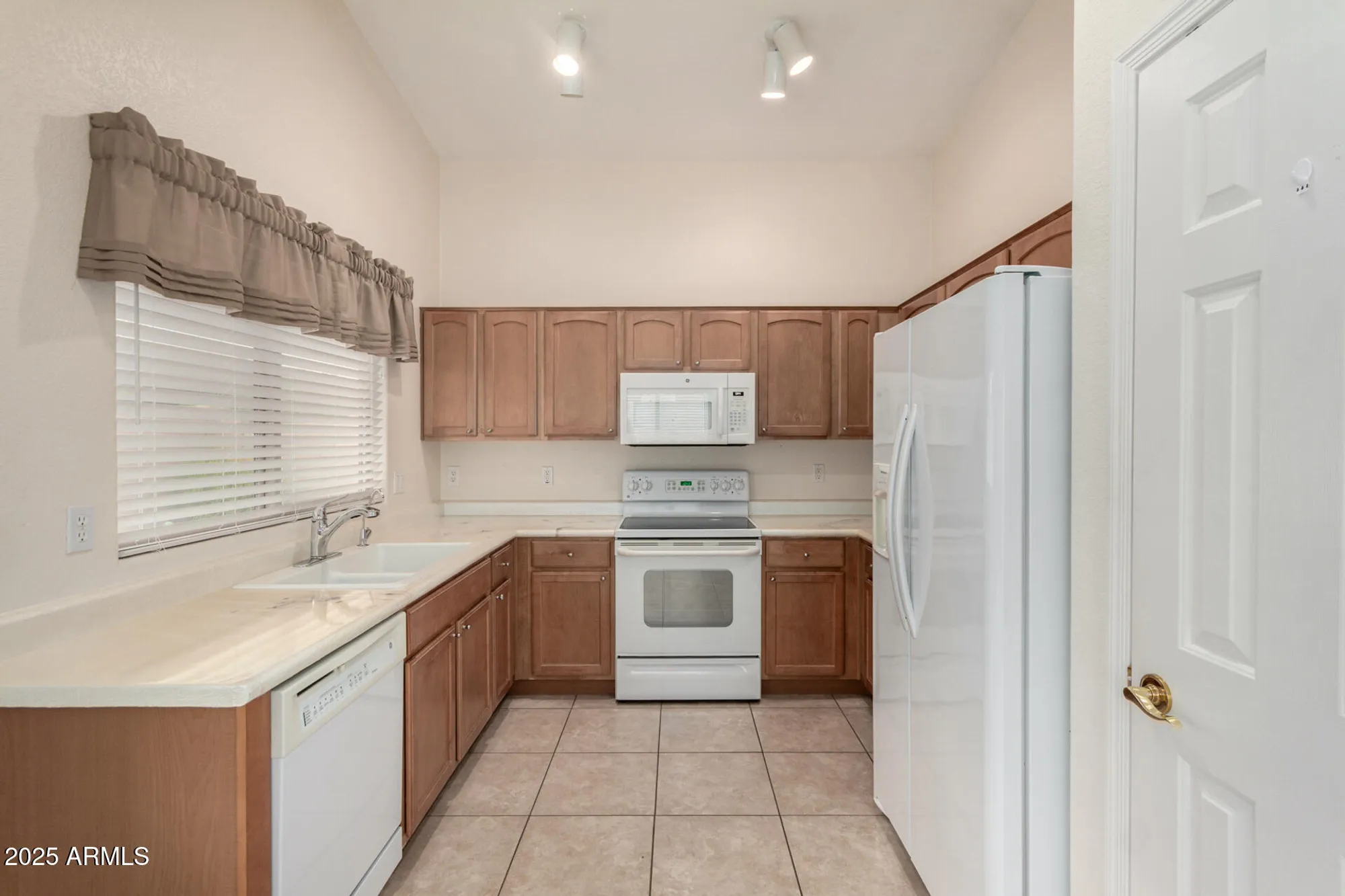 Property Slideshow image 14 of 30 | 3153 e peach tree dr, Chandler, AZ, 85249