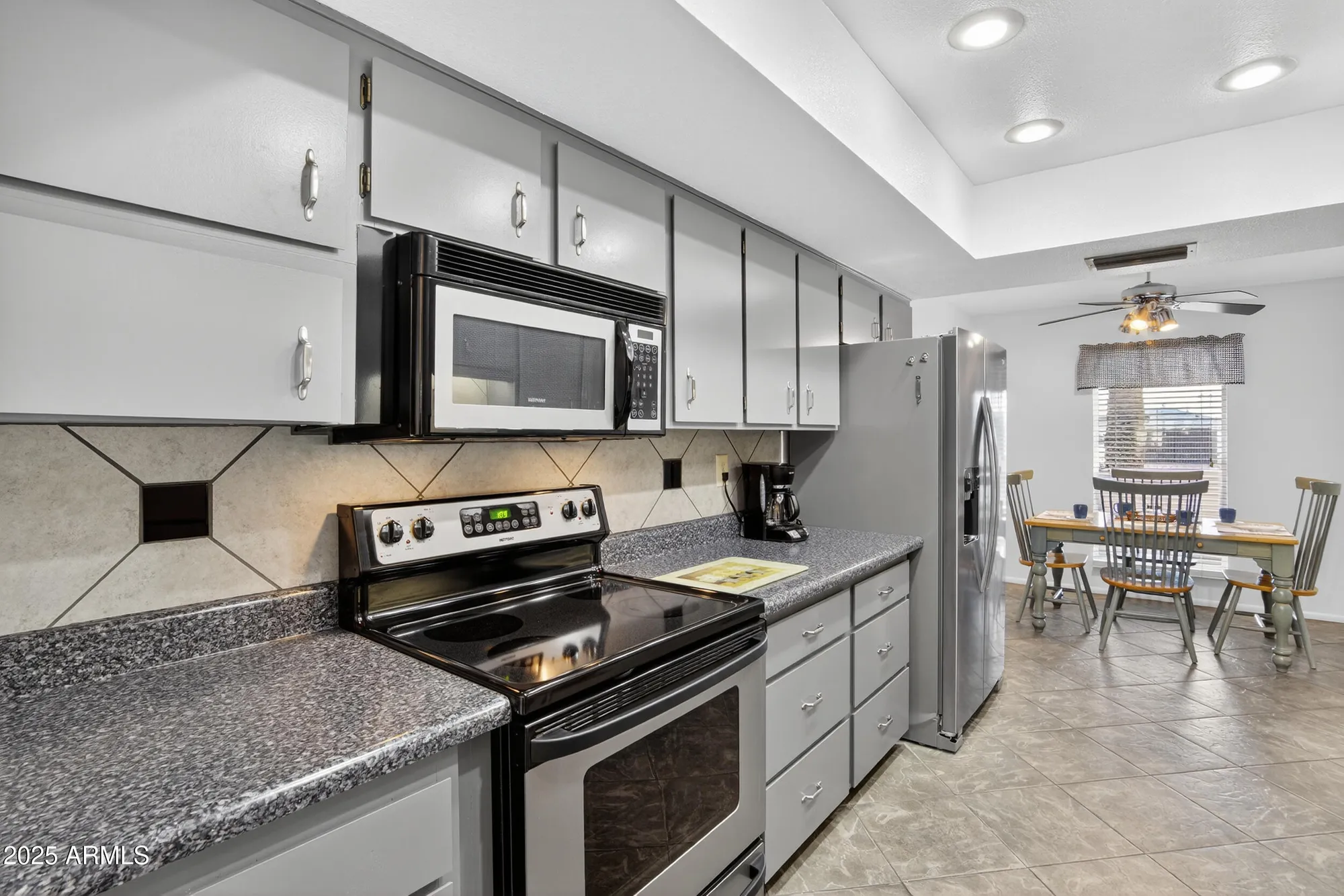 Property Slideshow image 7 of 48 | 9526 w oakstone dr, Sun City, AZ, 85351
