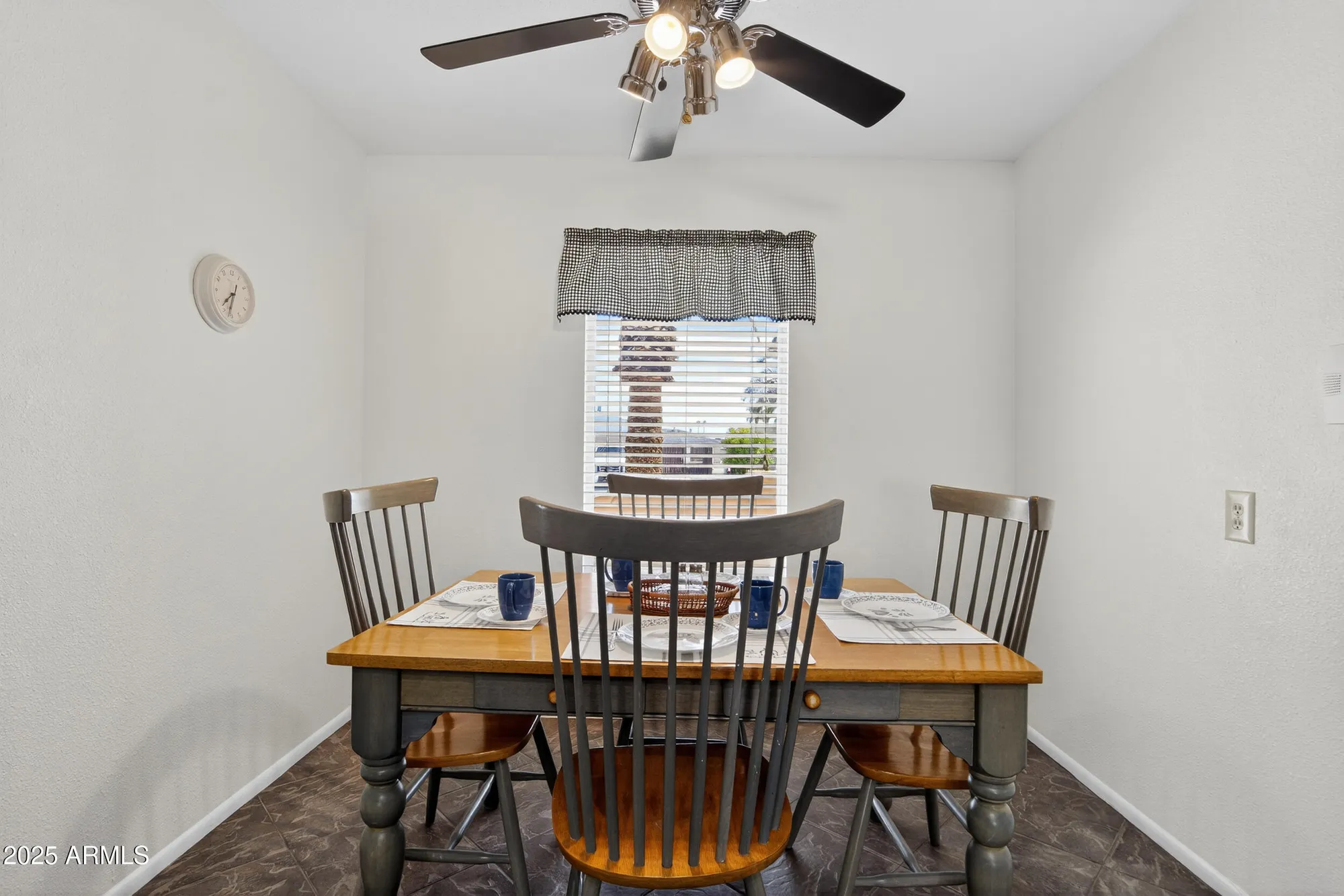 Property Slideshow image 8 of 48 | 9526 w oakstone dr, Sun City, AZ, 85351