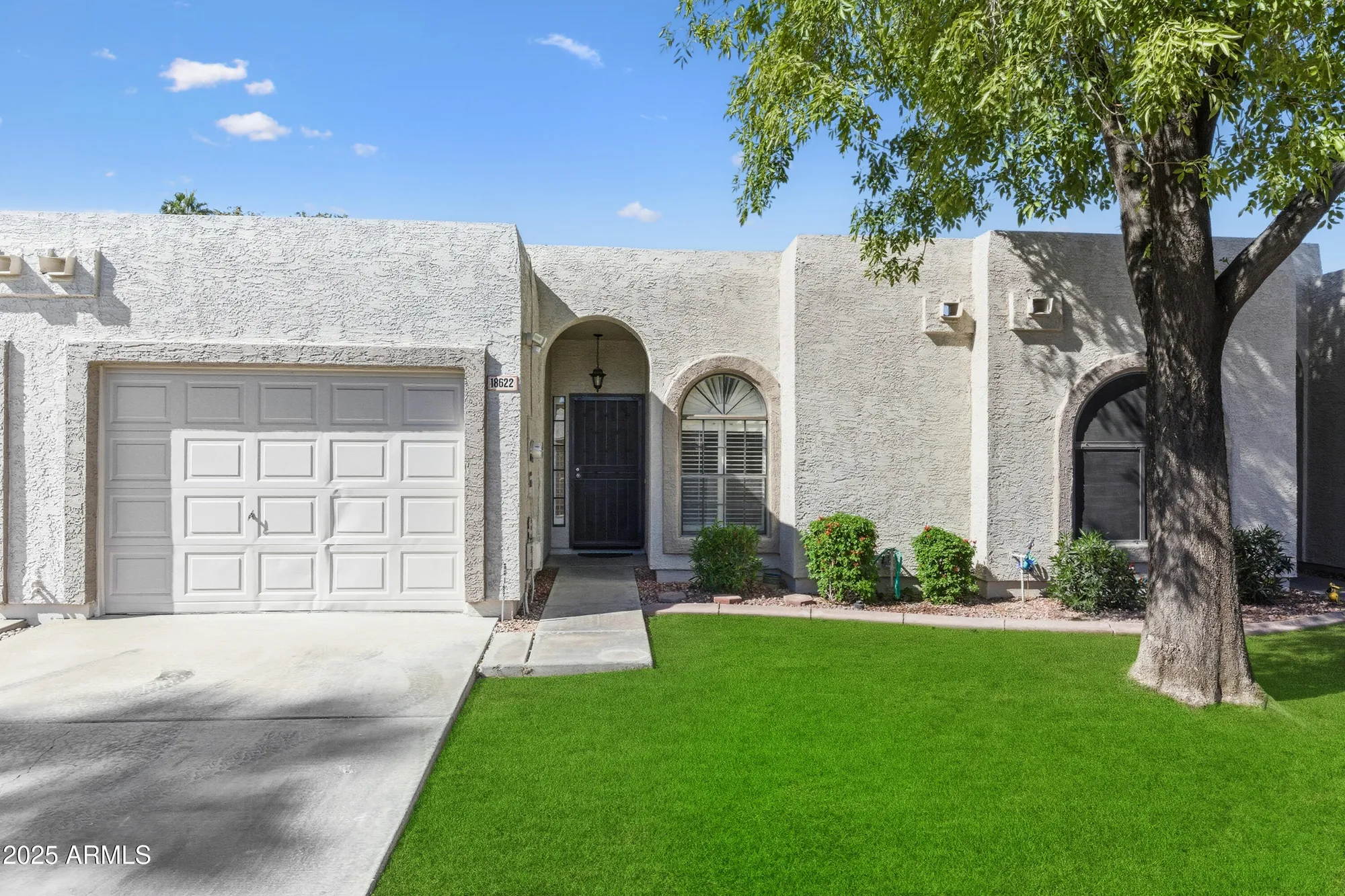Property Slideshow image 1 of 15 | 18622 n 92nd dr, Peoria, AZ, 85382