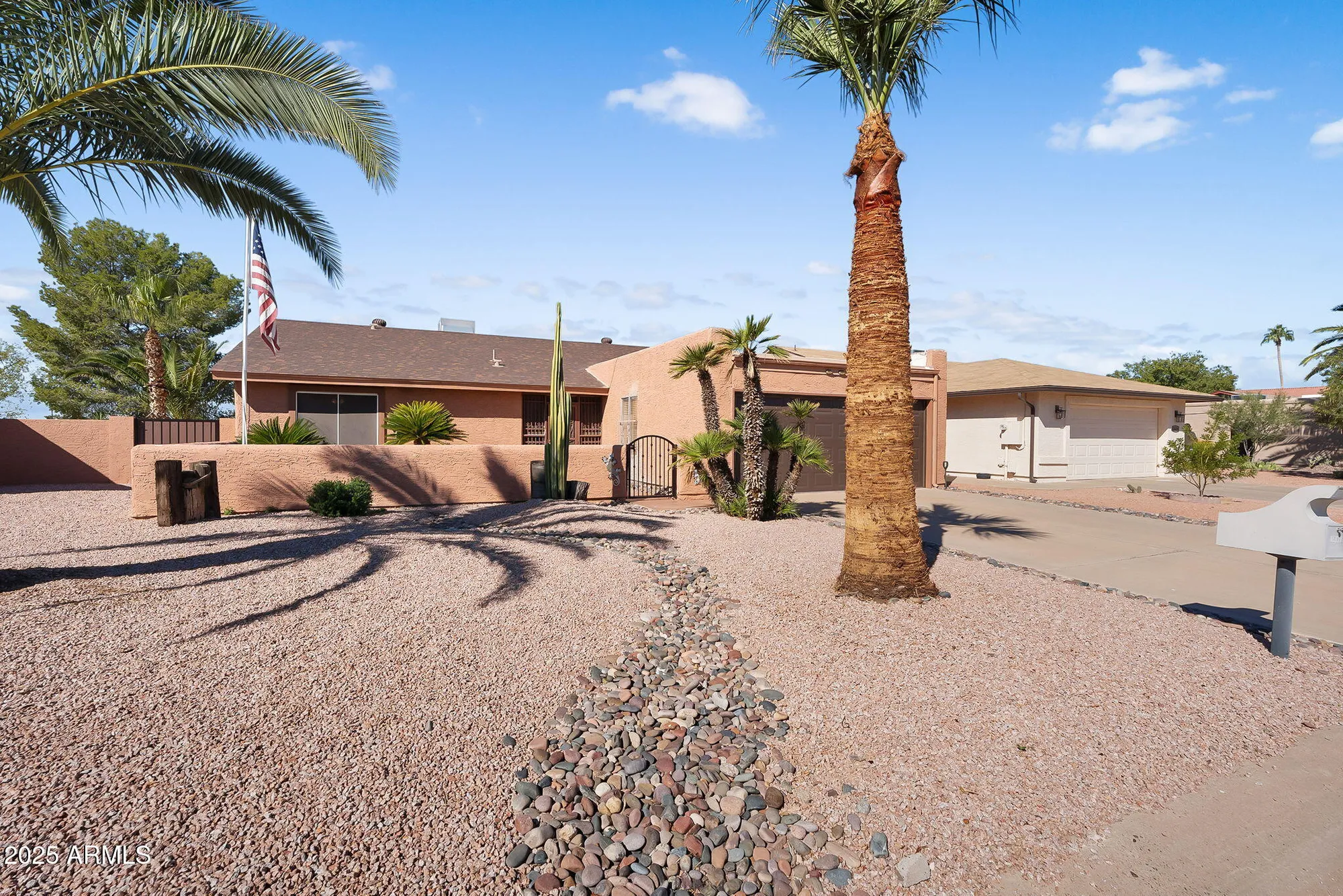 Property Slideshow image 1 of 43 | 26632 s snead dr, Sun Lakes, AZ, 85248