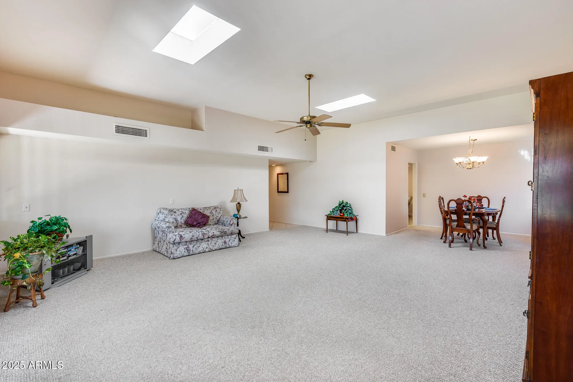 Property Slideshow image 14 of 32 | 9501 w oak ridge dr, Sun City, AZ, 85351