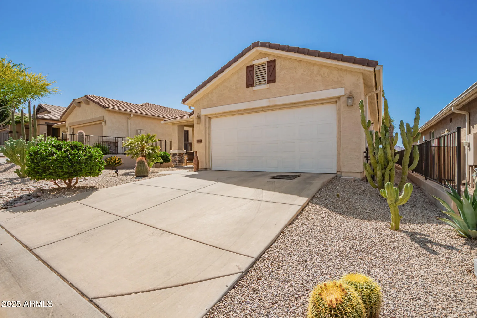 Property Slideshow image 3 of 27 | 32004 n skyline dr, San Tan Valley, AZ, 85143