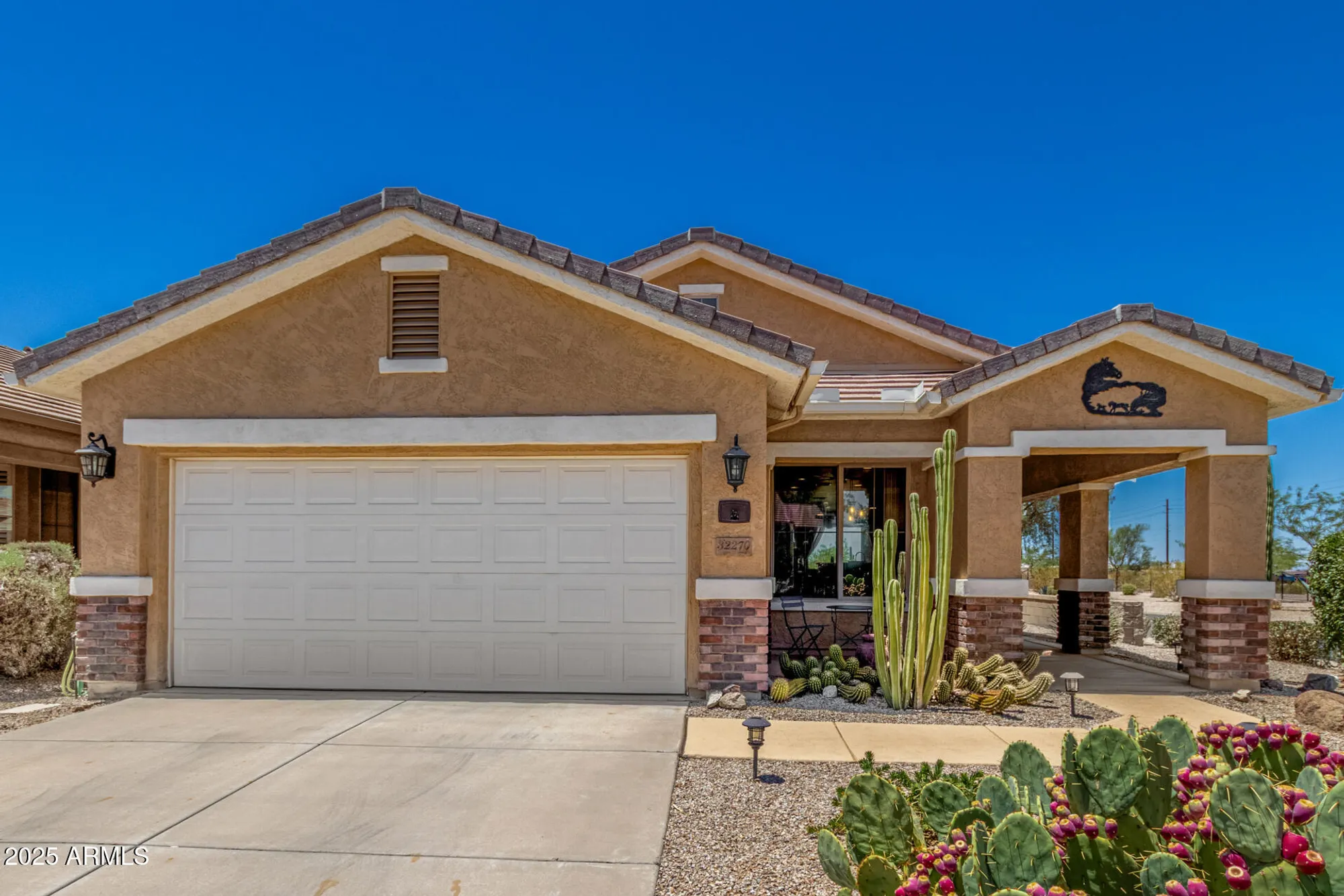 Property Slideshow image 1 of 44 | 32270 n echo canyon rd, San Tan Valley, AZ, 85143