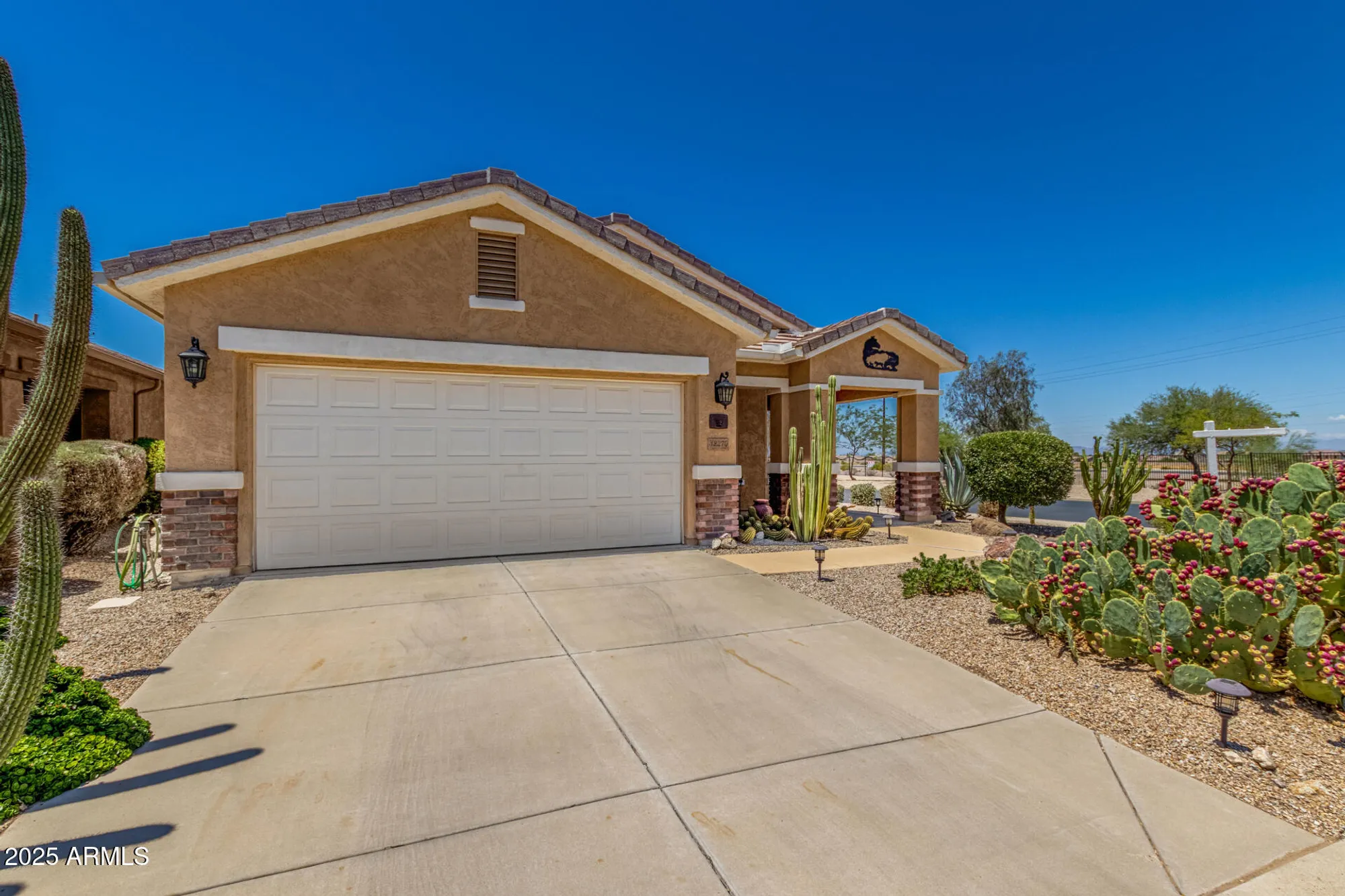 Property Slideshow image 2 of 44 | 32270 n echo canyon rd, San Tan Valley, AZ, 85143