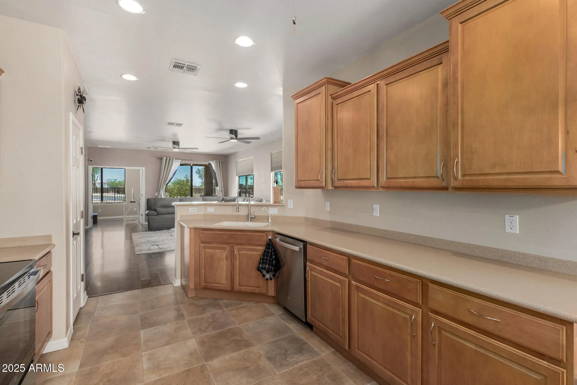 Property Slideshow image 12 of 44 | 32270 n echo canyon rd, San Tan Valley, AZ, 85143