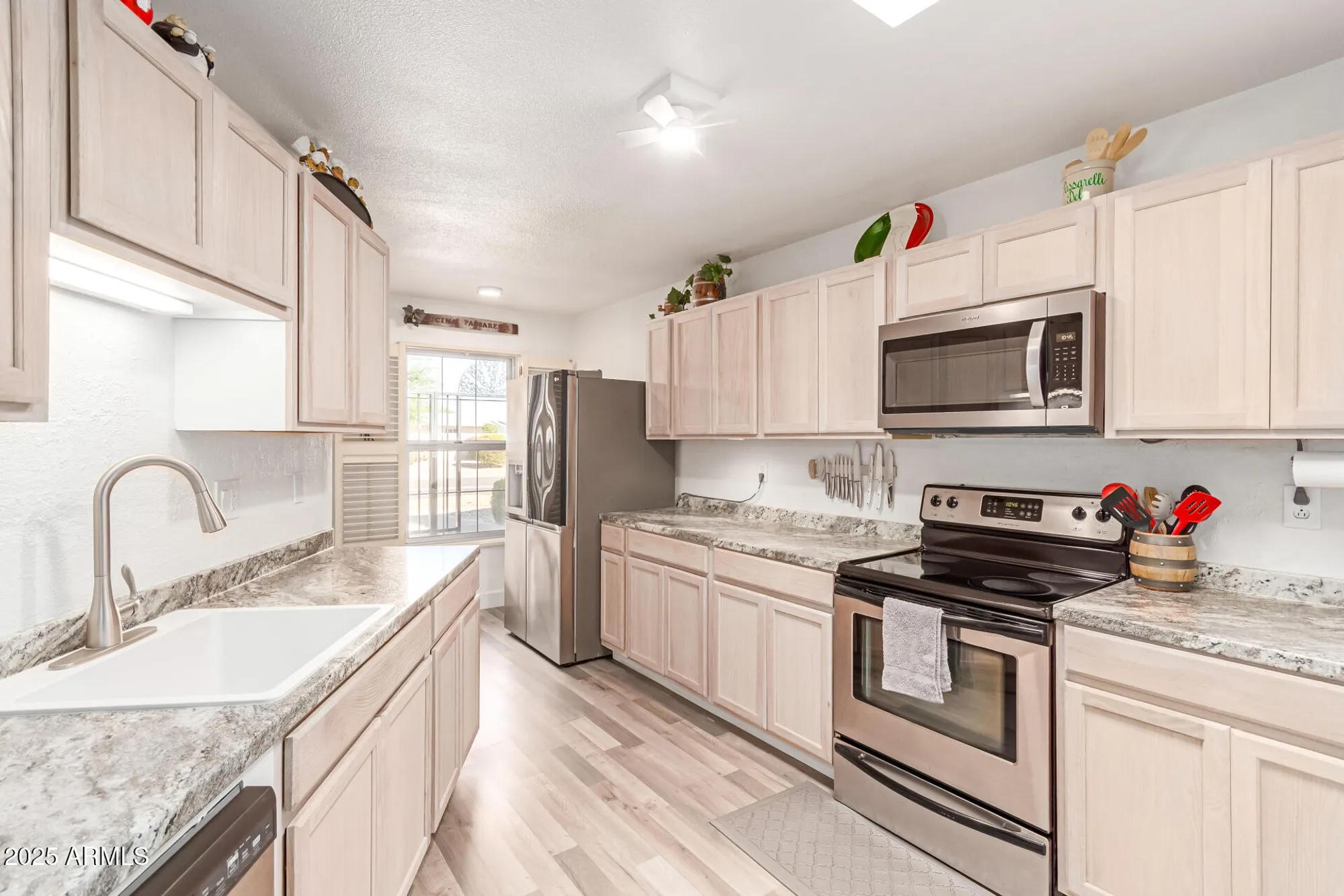 Property Slideshow image 3 of 20 | 10617 w granada dr, Sun City, AZ, 85373