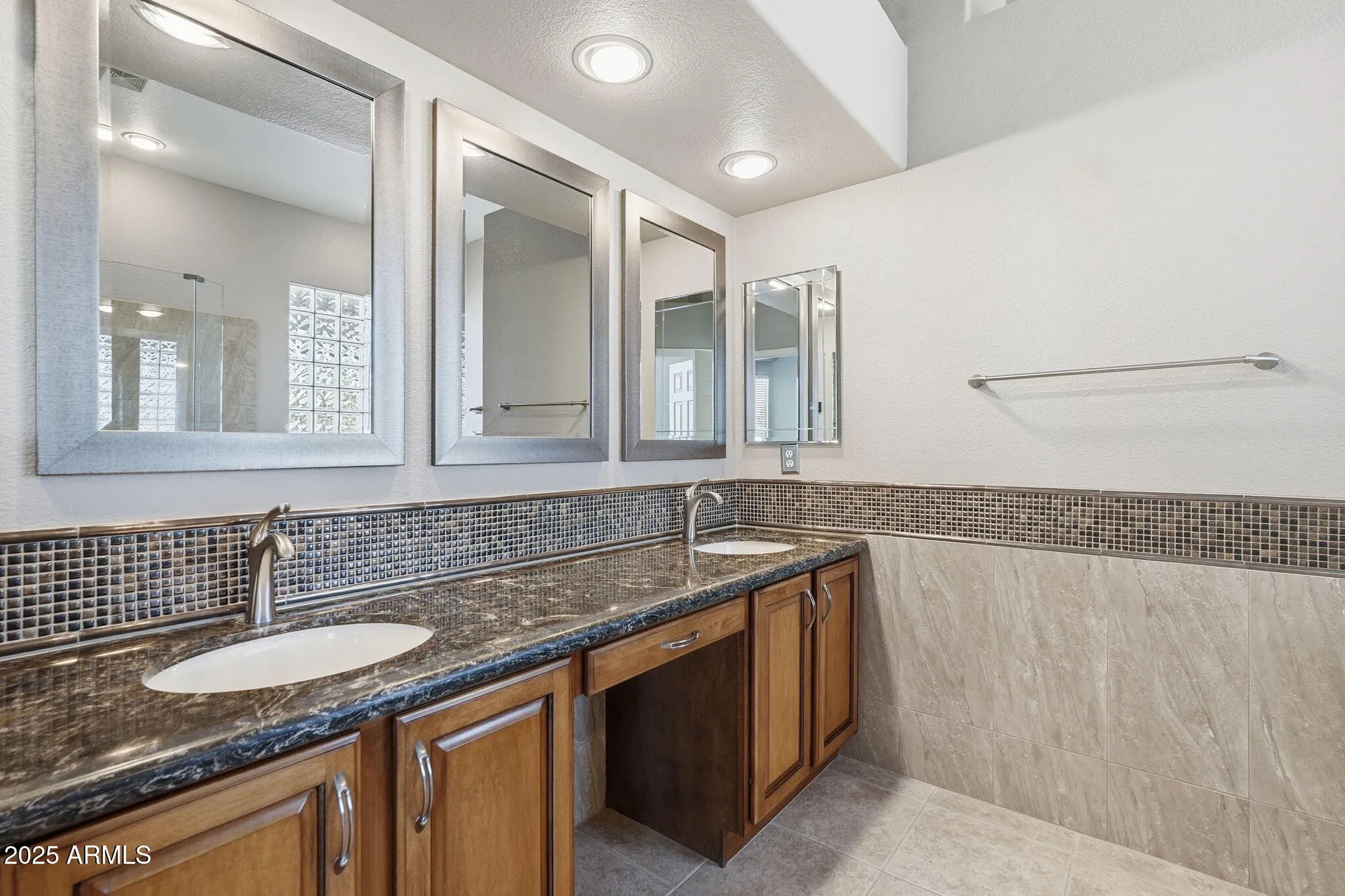 Property Slideshow image 36 of 64 | 3770 e colonial dr, Chandler, AZ, 85249