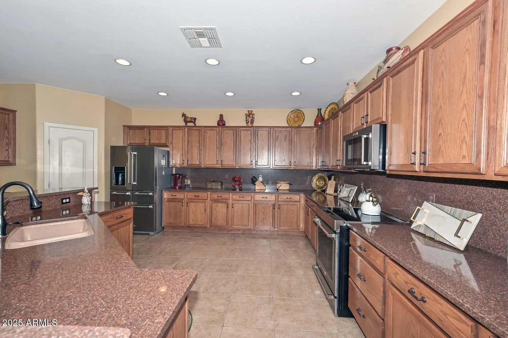 Property Slideshow image 16 of 64 | 2733 n 164th ave, Goodyear, AZ, 85395