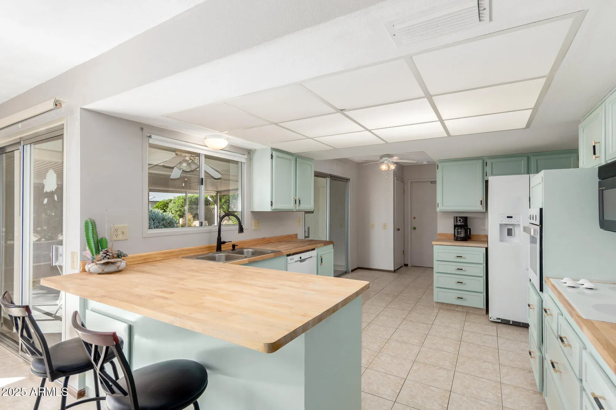 Property Slideshow image 4 of 34 | 10609 w concho cir, Sun City, AZ, 85373