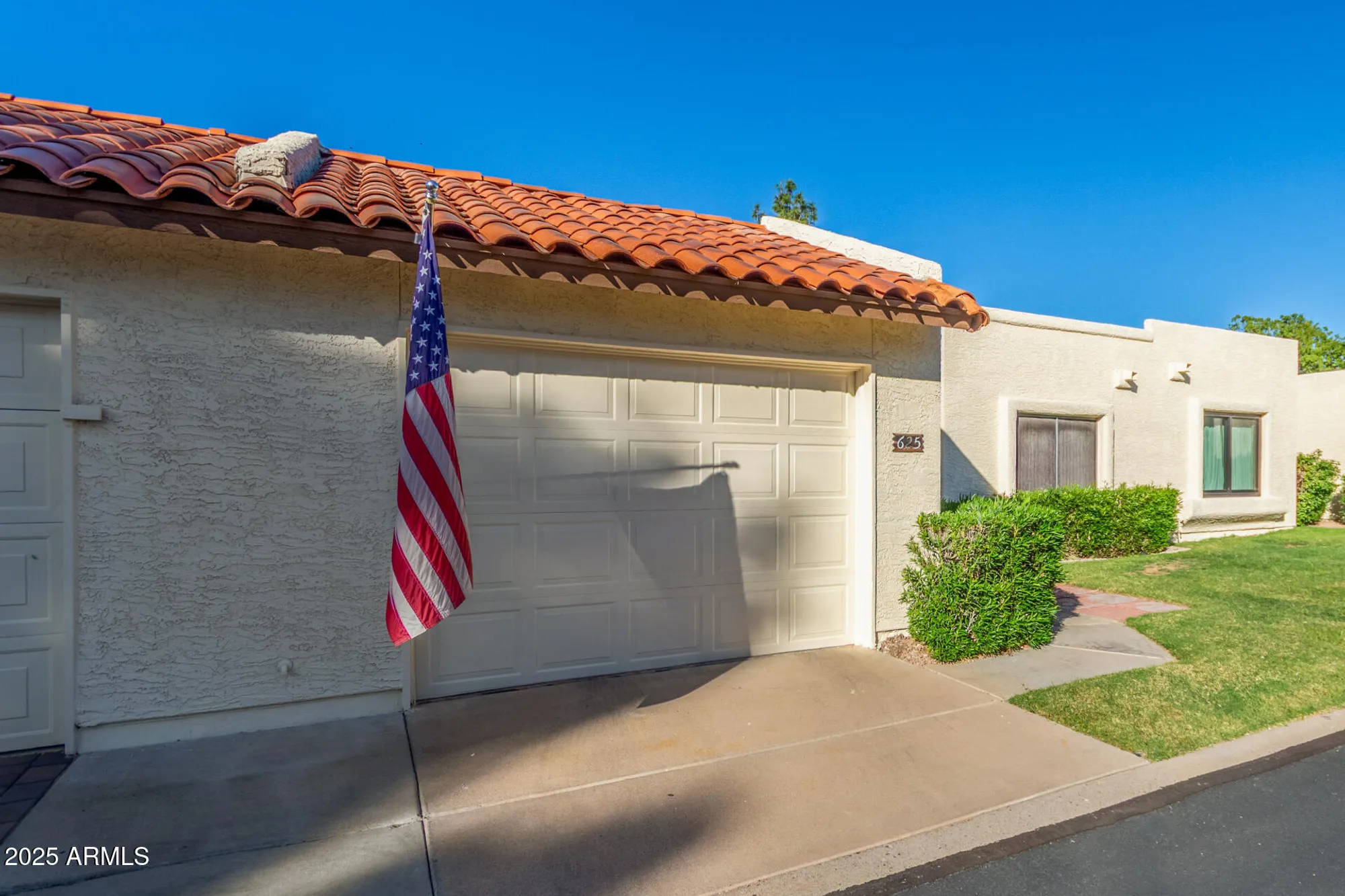 Property Slideshow image 4 of 74 | 625 s arrowwood way, Mesa, AZ, 85208