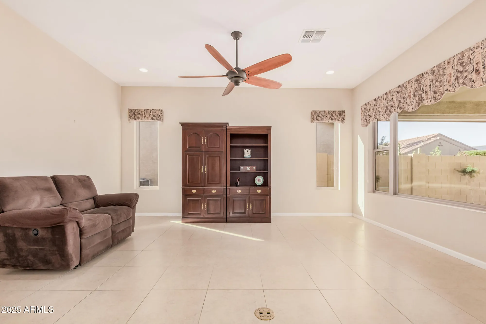 Property Slideshow image 10 of 56 | 4748 w loma verde ave, Eloy, AZ, 85131