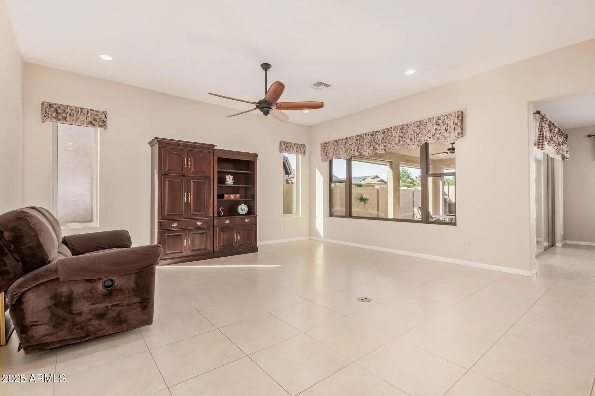 Property Slideshow image 12 of 56 | 4748 w loma verde ave, Eloy, AZ, 85131