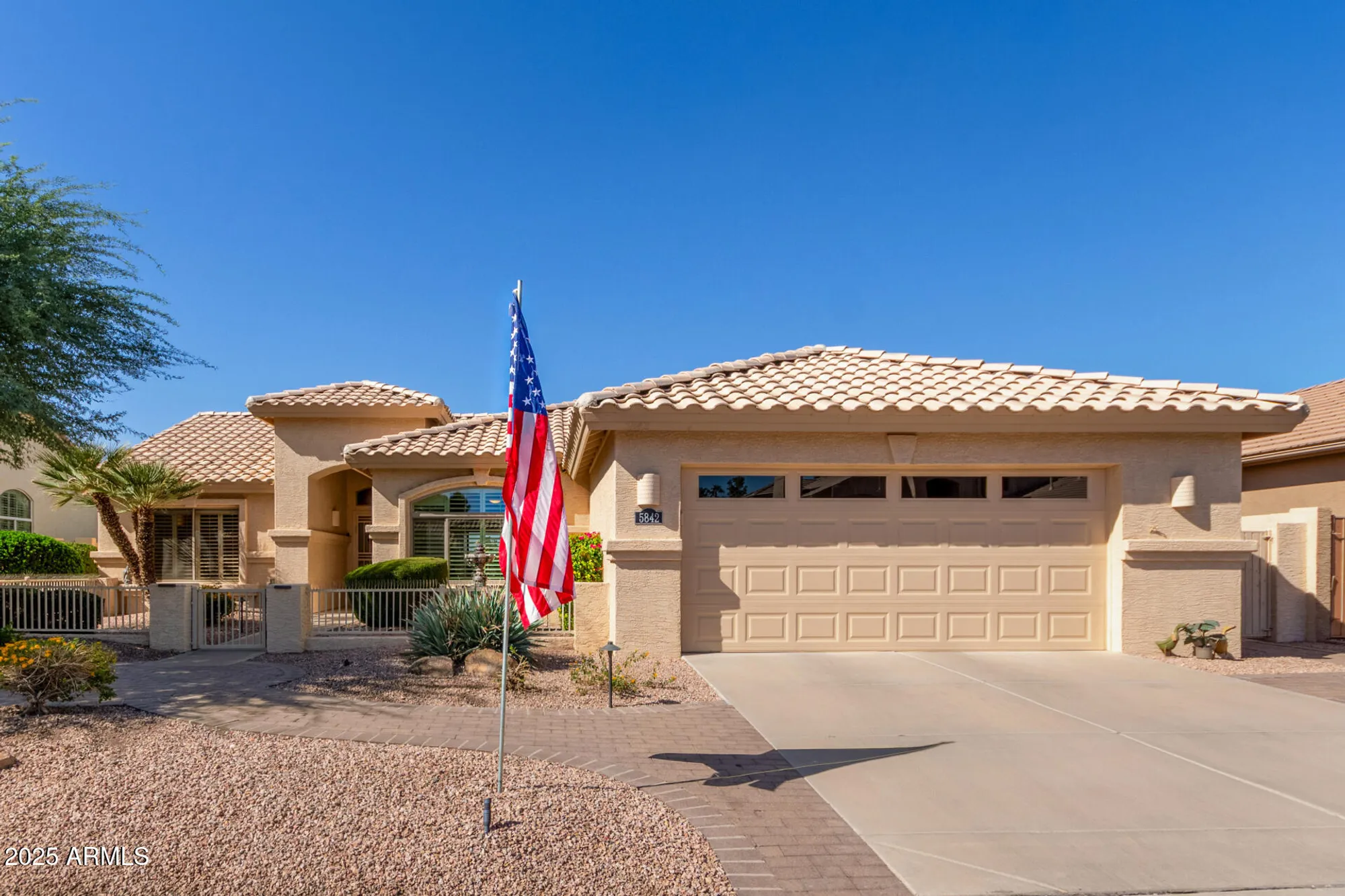 Property Slideshow image 1 of 47 | 5842 s amberwood dr, Chandler, AZ, 85248
