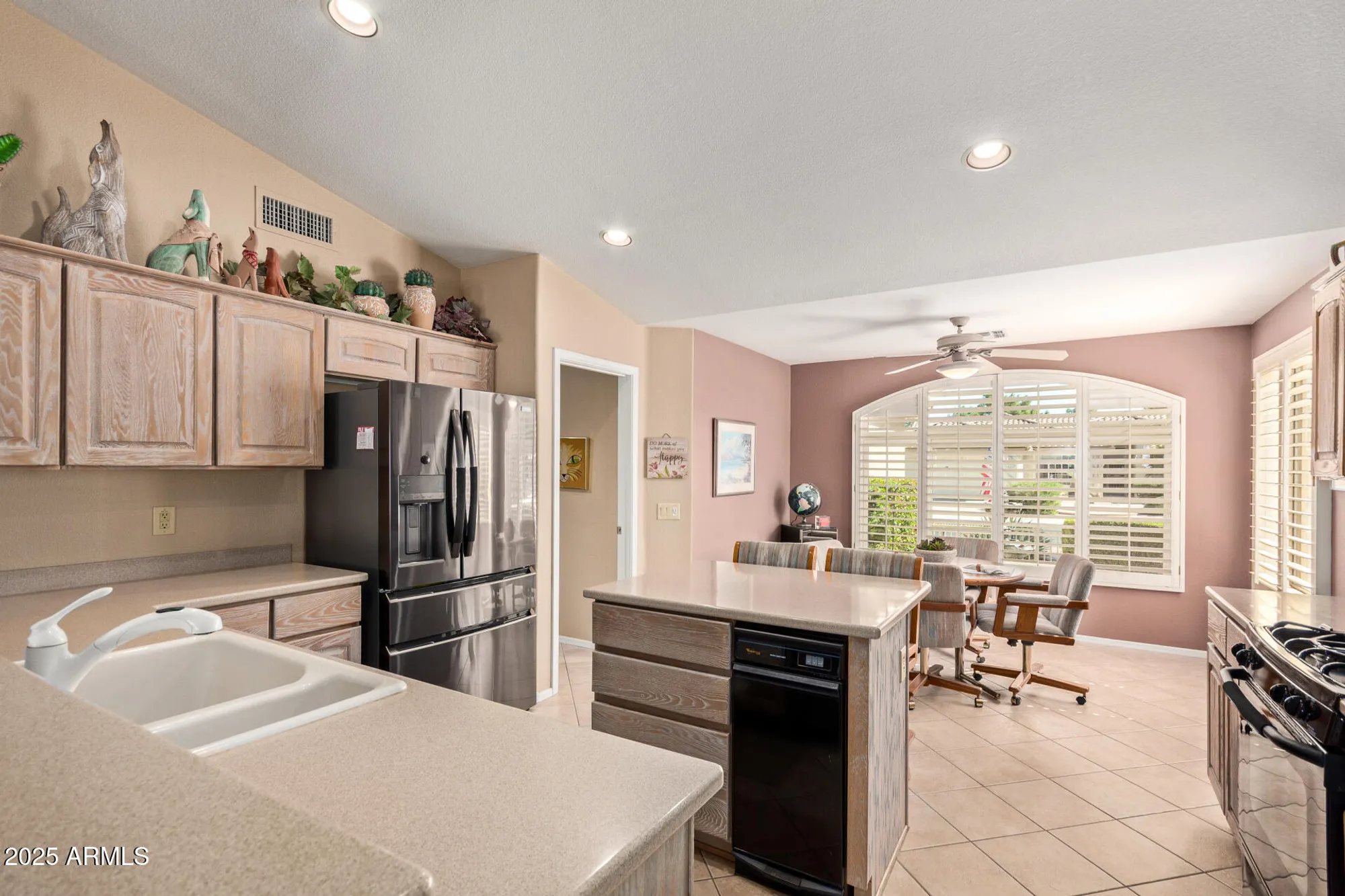Property Slideshow image 8 of 47 | 5842 s amberwood dr, Chandler, AZ, 85248