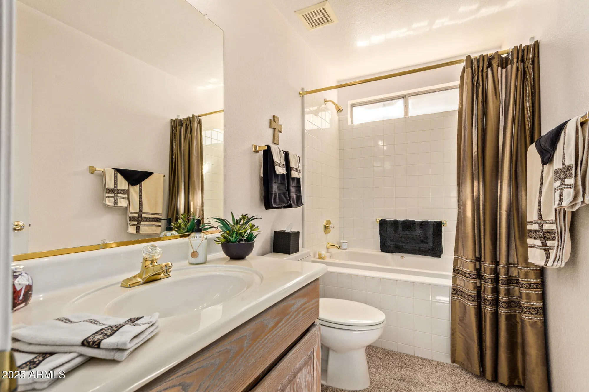 Property Slideshow image 19 of 47 | 5842 s amberwood dr, Chandler, AZ, 85248