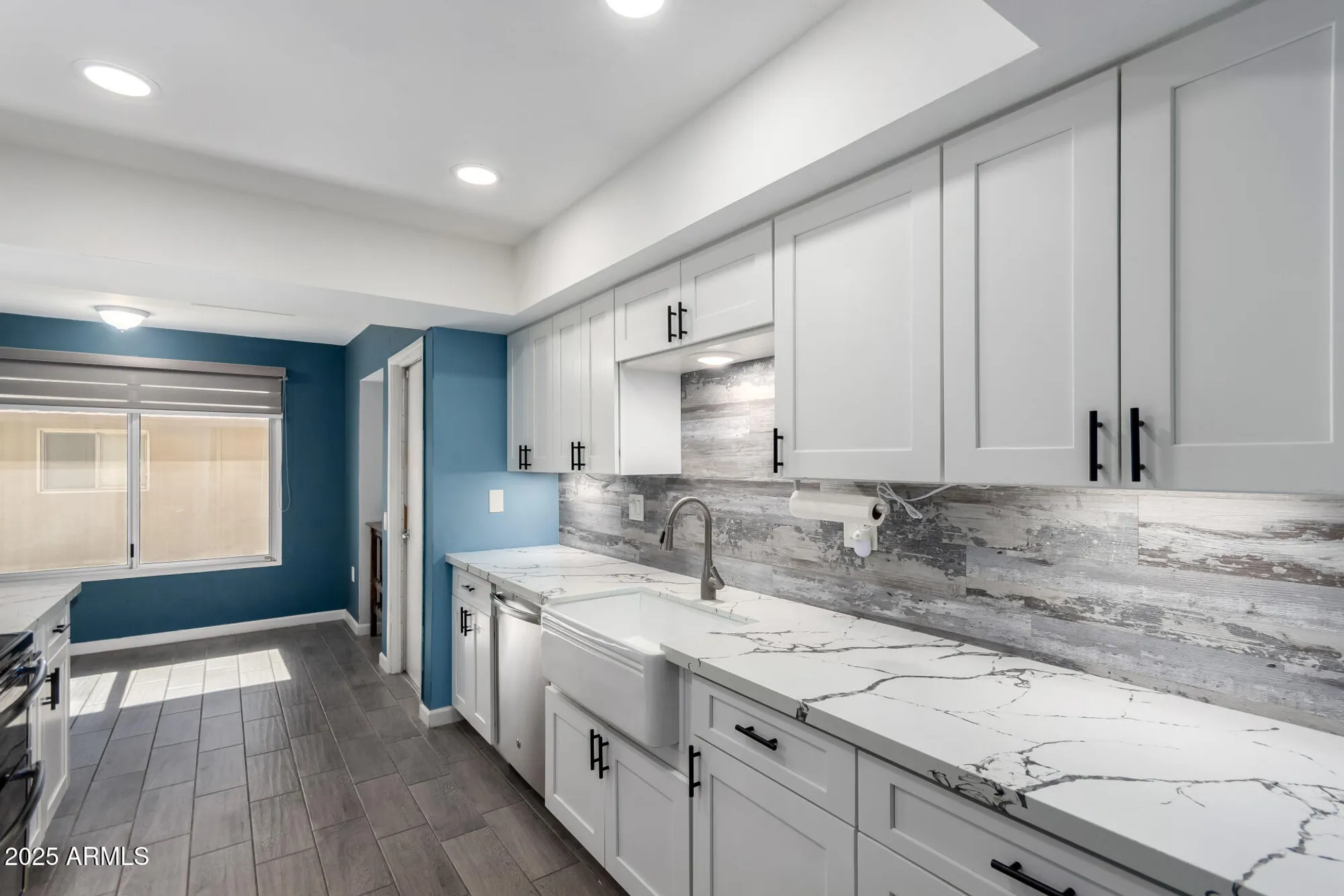 Property Slideshow image 14 of 35 | 19045 n signal butte cir, Sun City, AZ, 85373