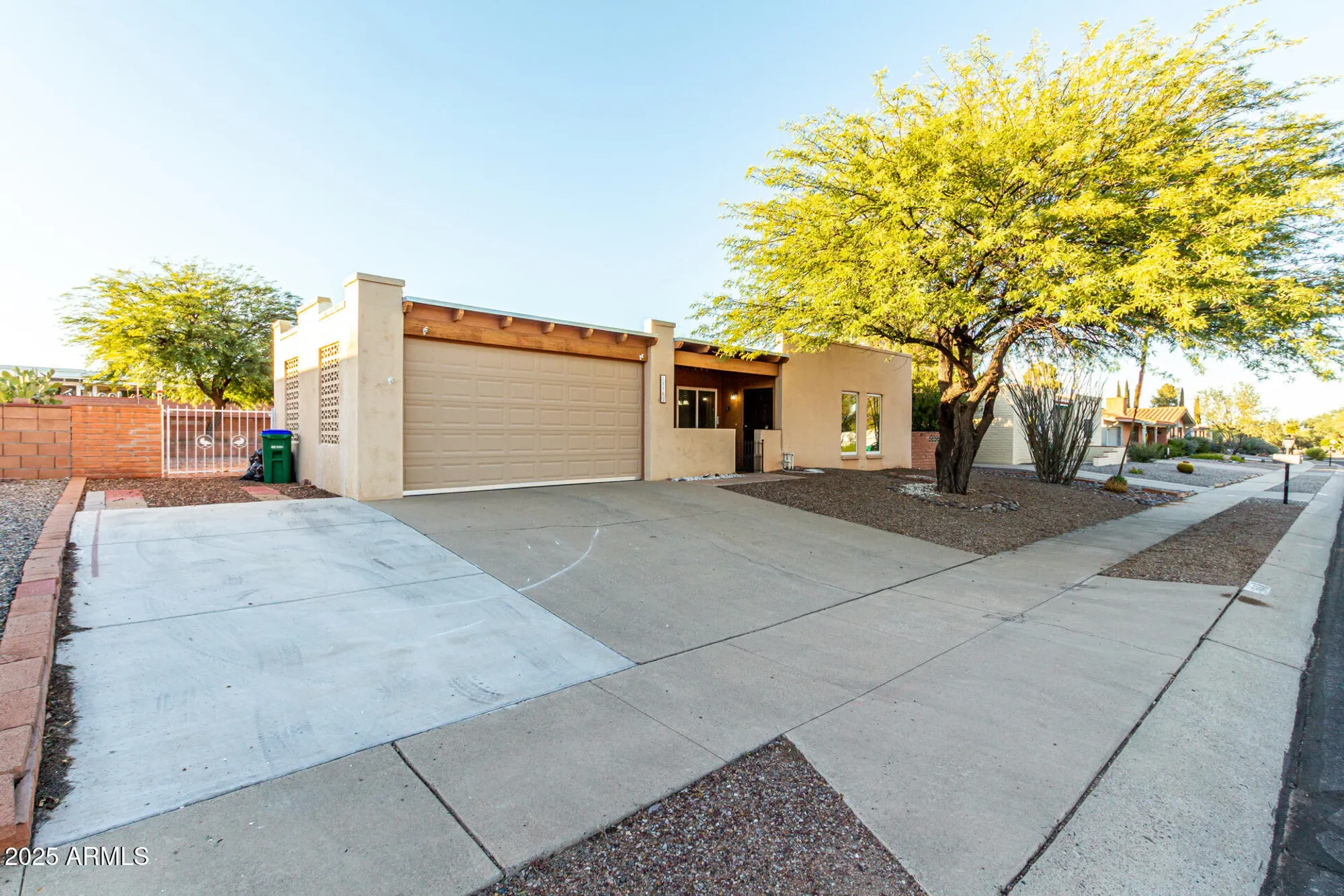 Property Slideshow image 3 of 32 | 1520 s abrego dr, Green Valley, AZ, 85614
