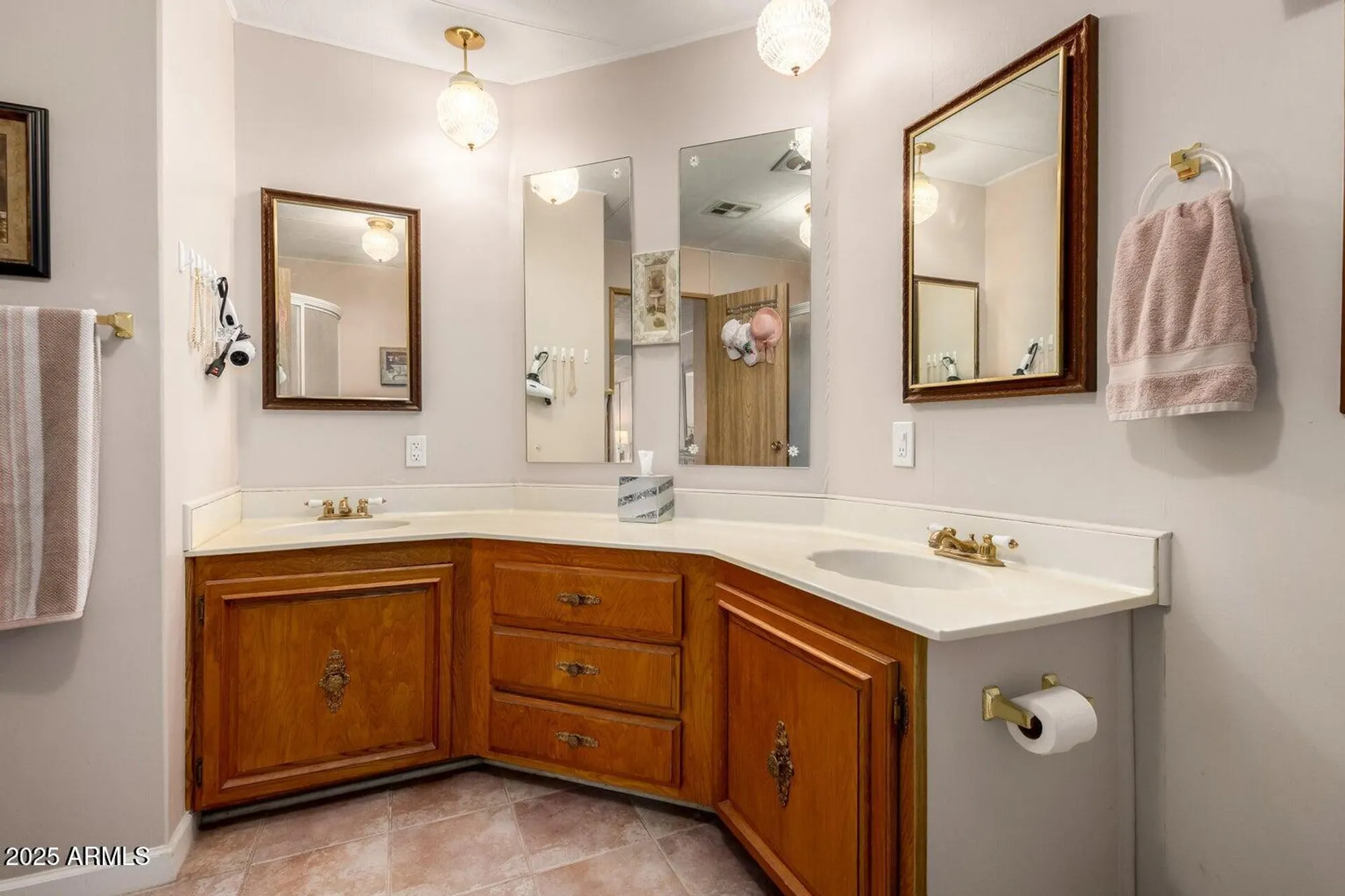 Property Slideshow image 16 of 32 | 506 s 81st pl, Mesa, AZ, 85208
