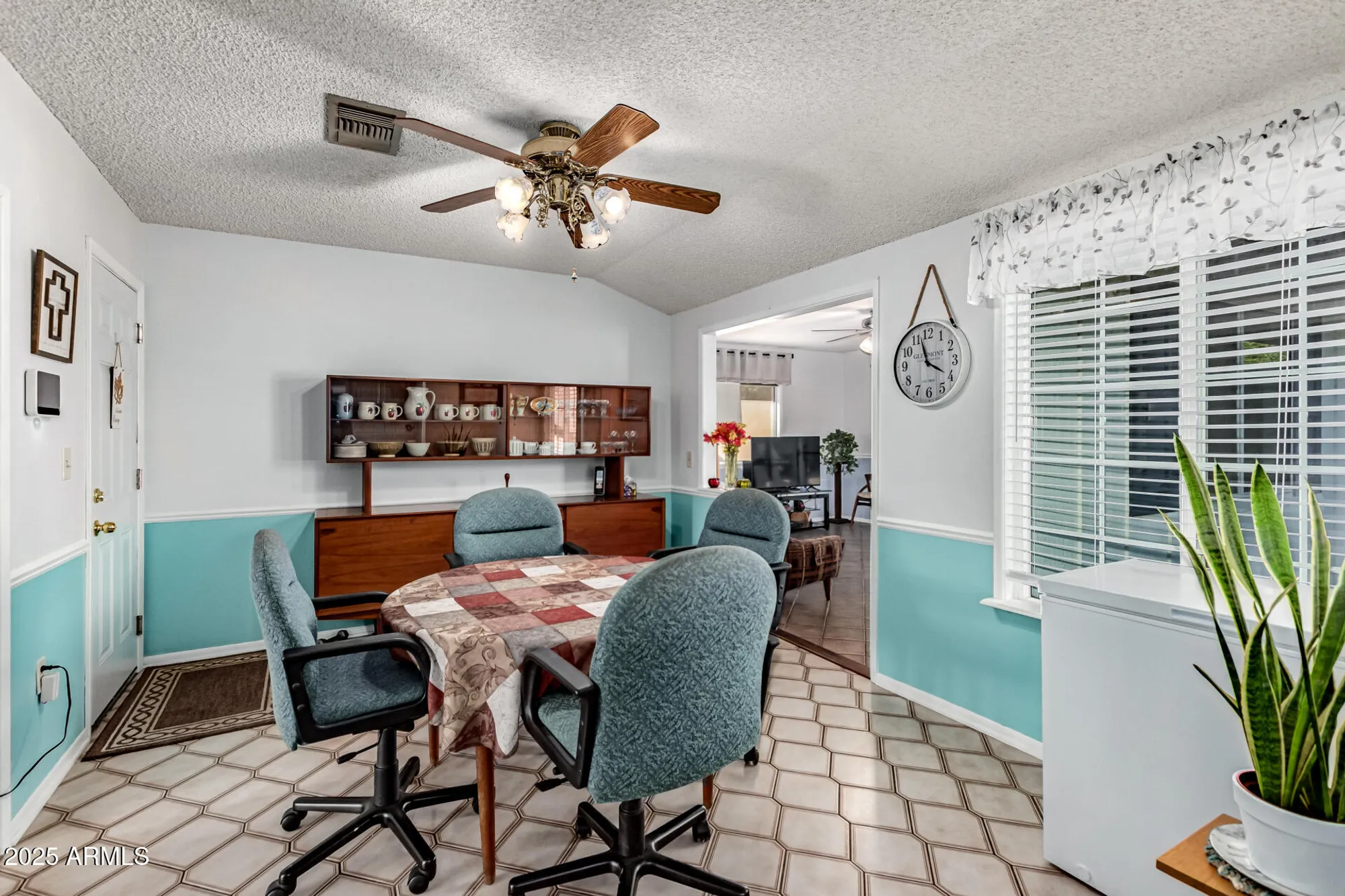 Property Slideshow image 13 of 35 | 14218 n mcphee dr, Sun City, AZ, 85351