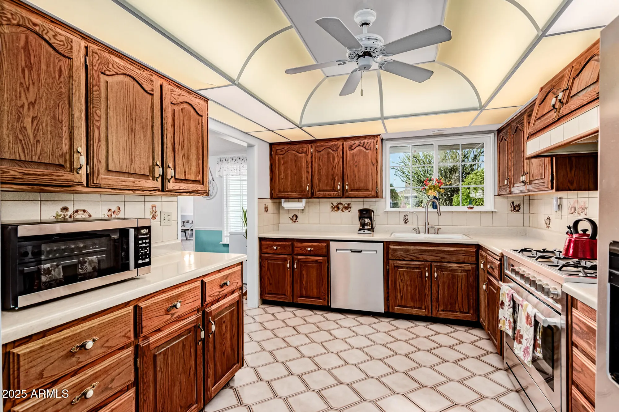 Property Slideshow image 16 of 35 | 14218 n mcphee dr, Sun City, AZ, 85351