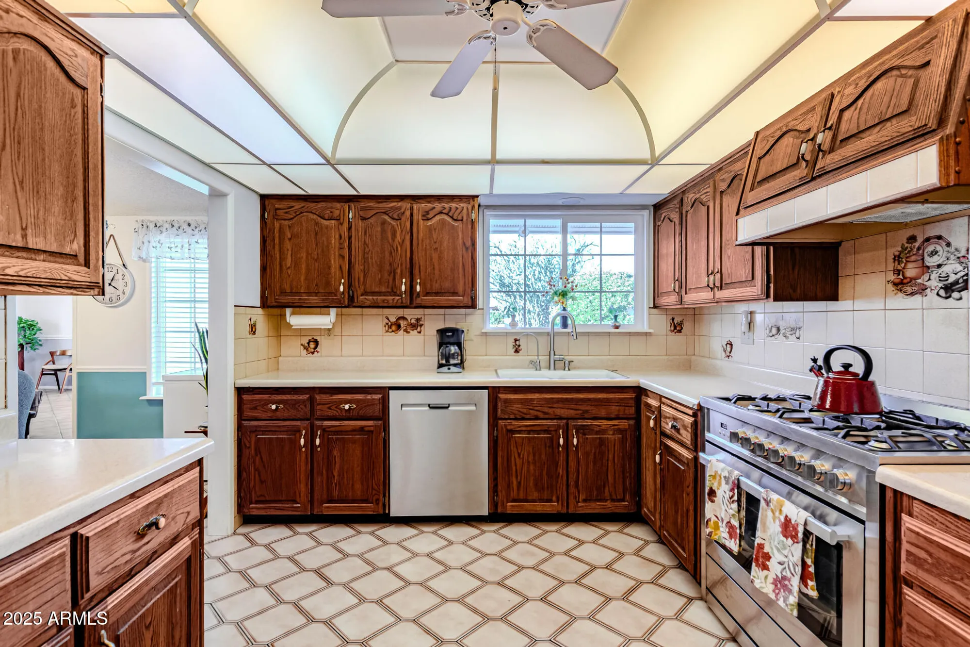 Property Slideshow image 17 of 35 | 14218 n mcphee dr, Sun City, AZ, 85351