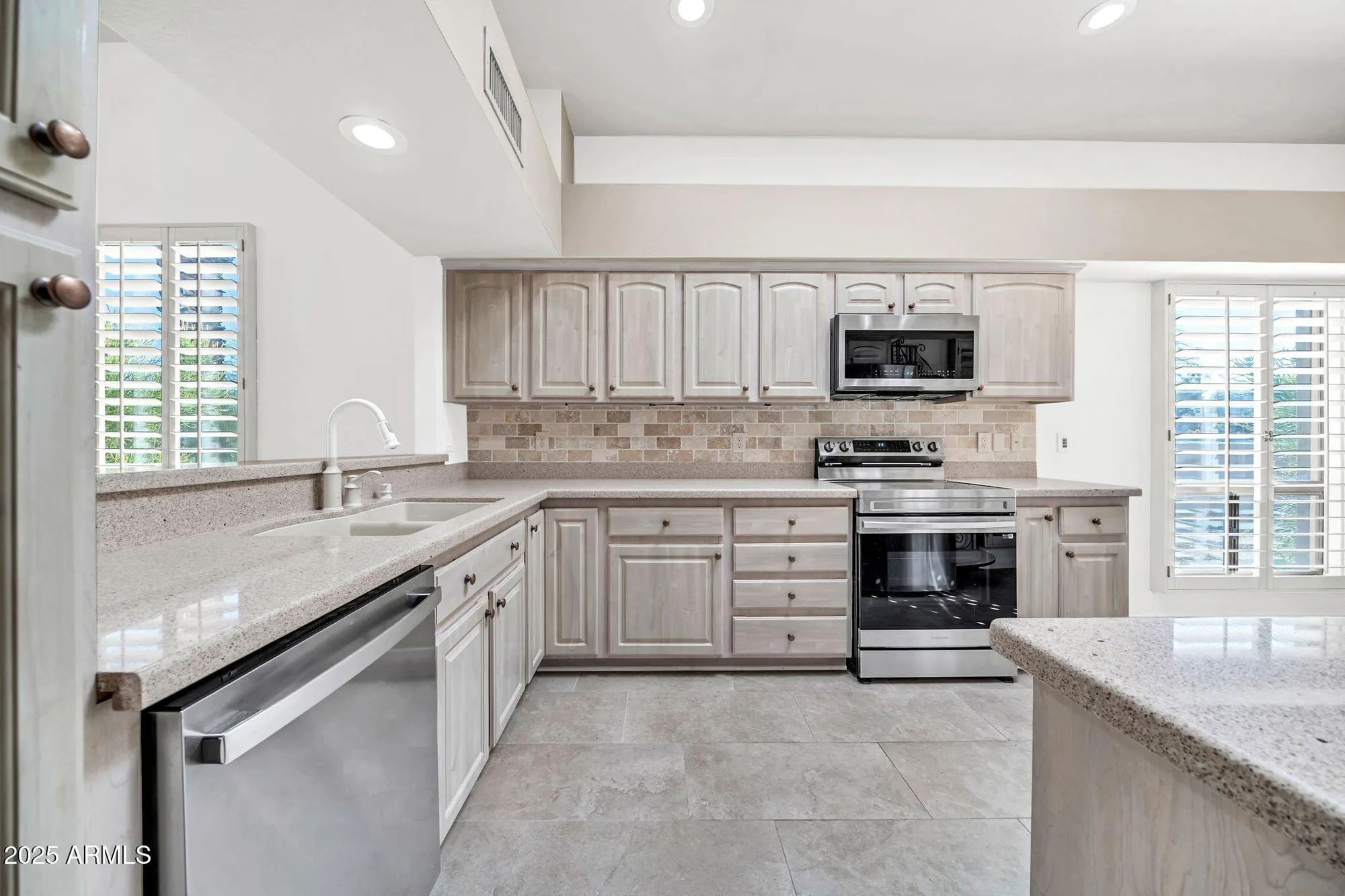 Property Slideshow image 4 of 37 | 25515 n forest rd unit 13, Rio Verde, AZ, 85263