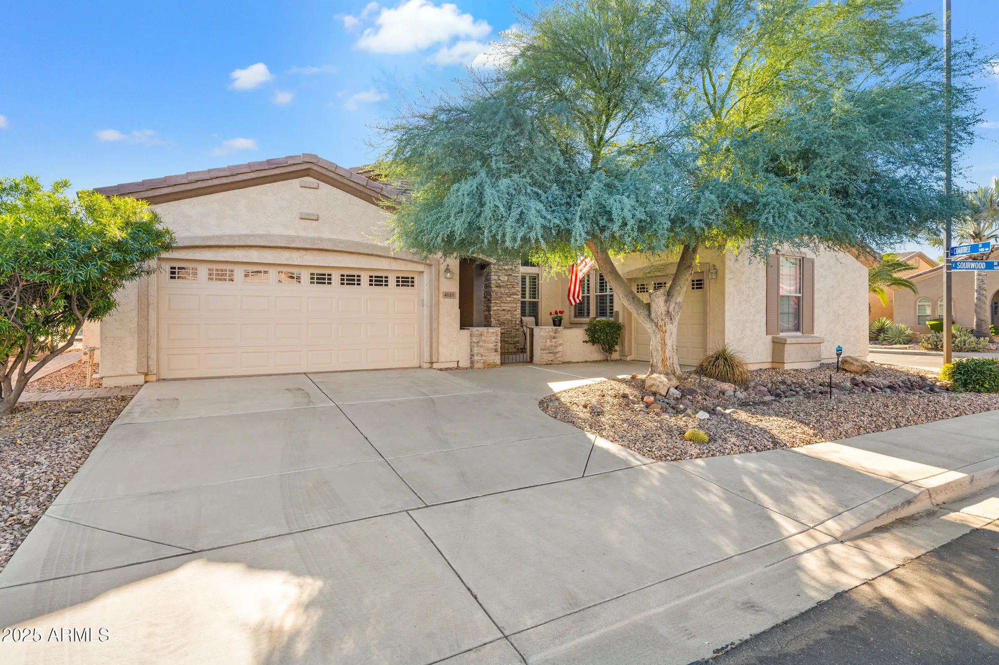 Property Slideshow image 5 of 61 | 4615 e sourwood dr, Gilbert, AZ, 85298