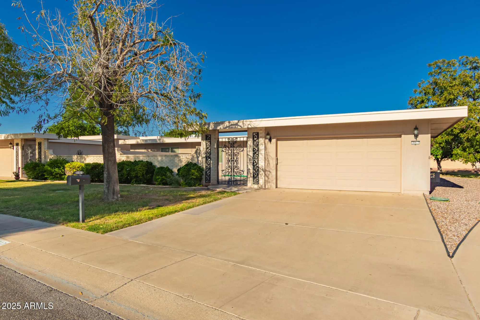 Property Slideshow image 2 of 25 | 18417 n 99th dr, Sun City, AZ, 85373