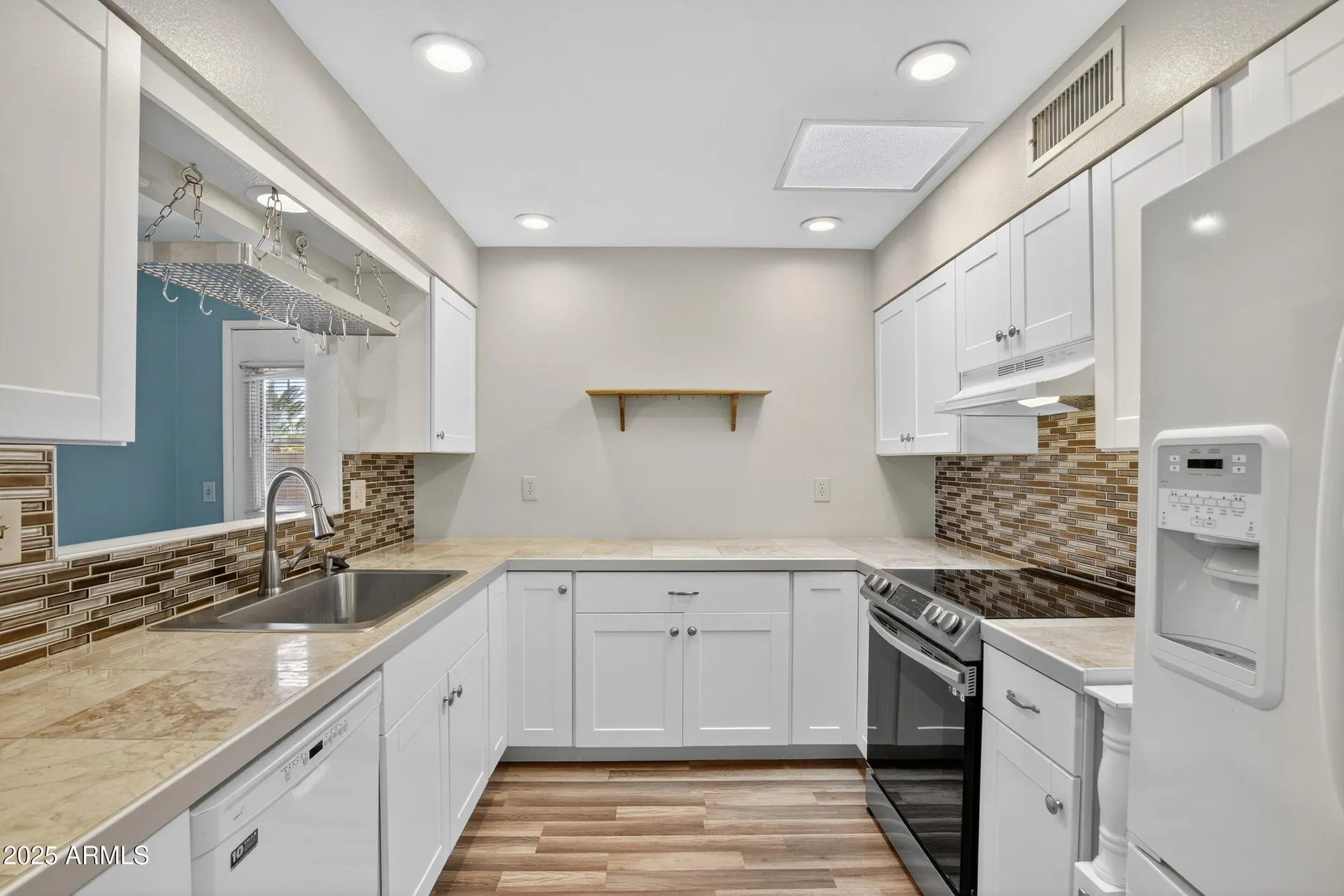 Property Slideshow image 8 of 53 | 9418 w cedar hill cir n, Sun City, AZ, 85351