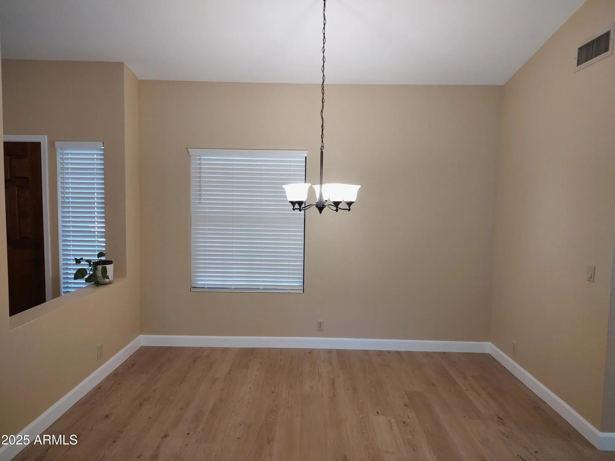 Property Slideshow image 8 of 32 | 9123 w utopia rd, Peoria, AZ, 85382