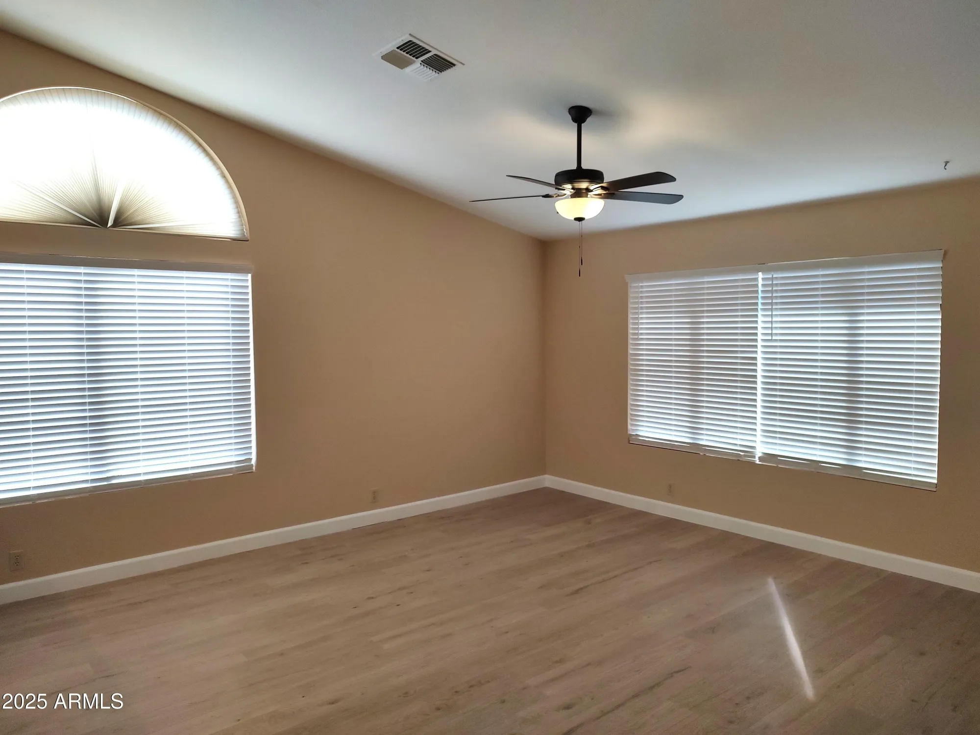 Property Slideshow image 10 of 32 | 9123 w utopia rd, Peoria, AZ, 85382