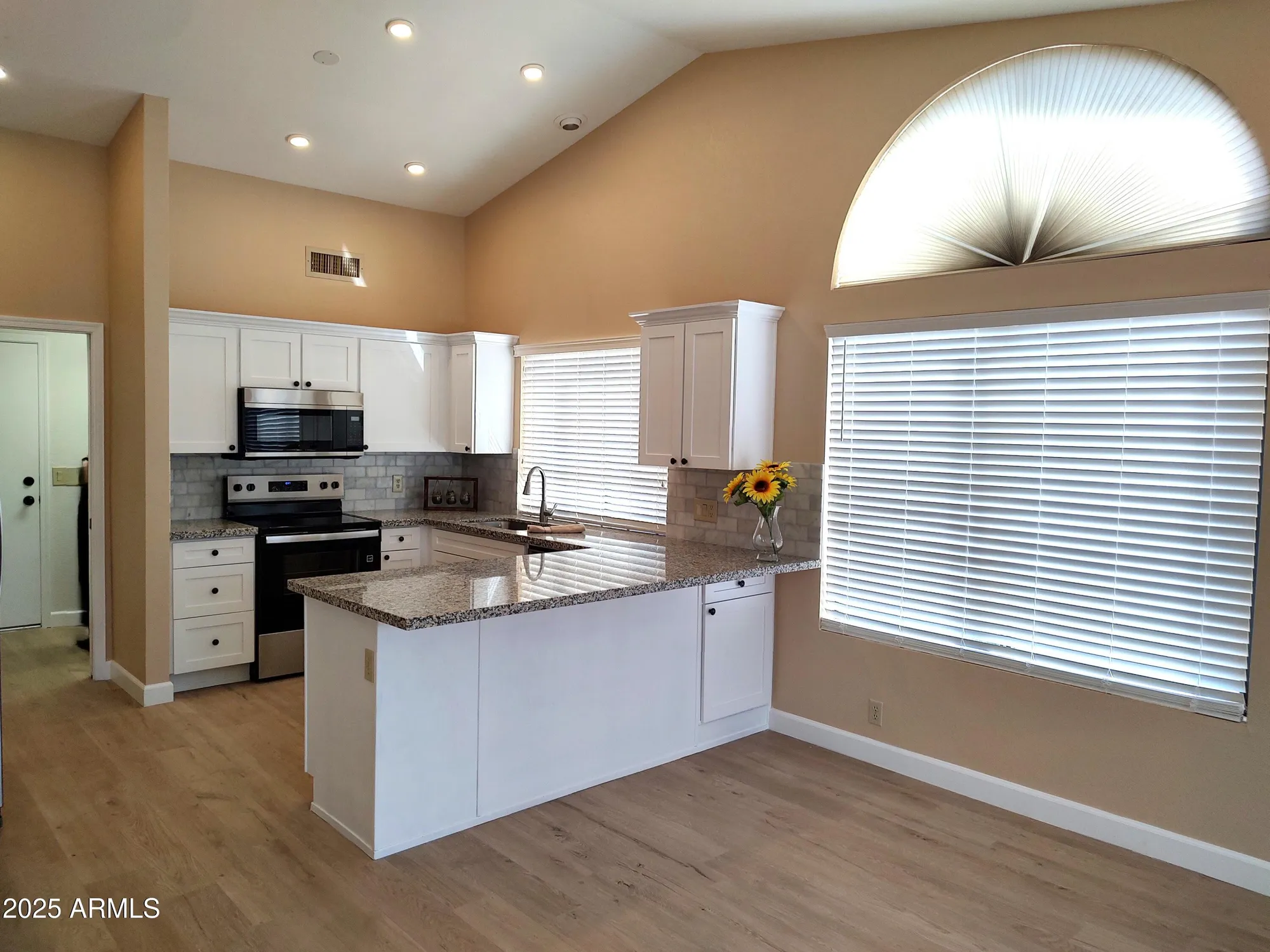 Property Slideshow image 12 of 32 | 9123 w utopia rd, Peoria, AZ, 85382