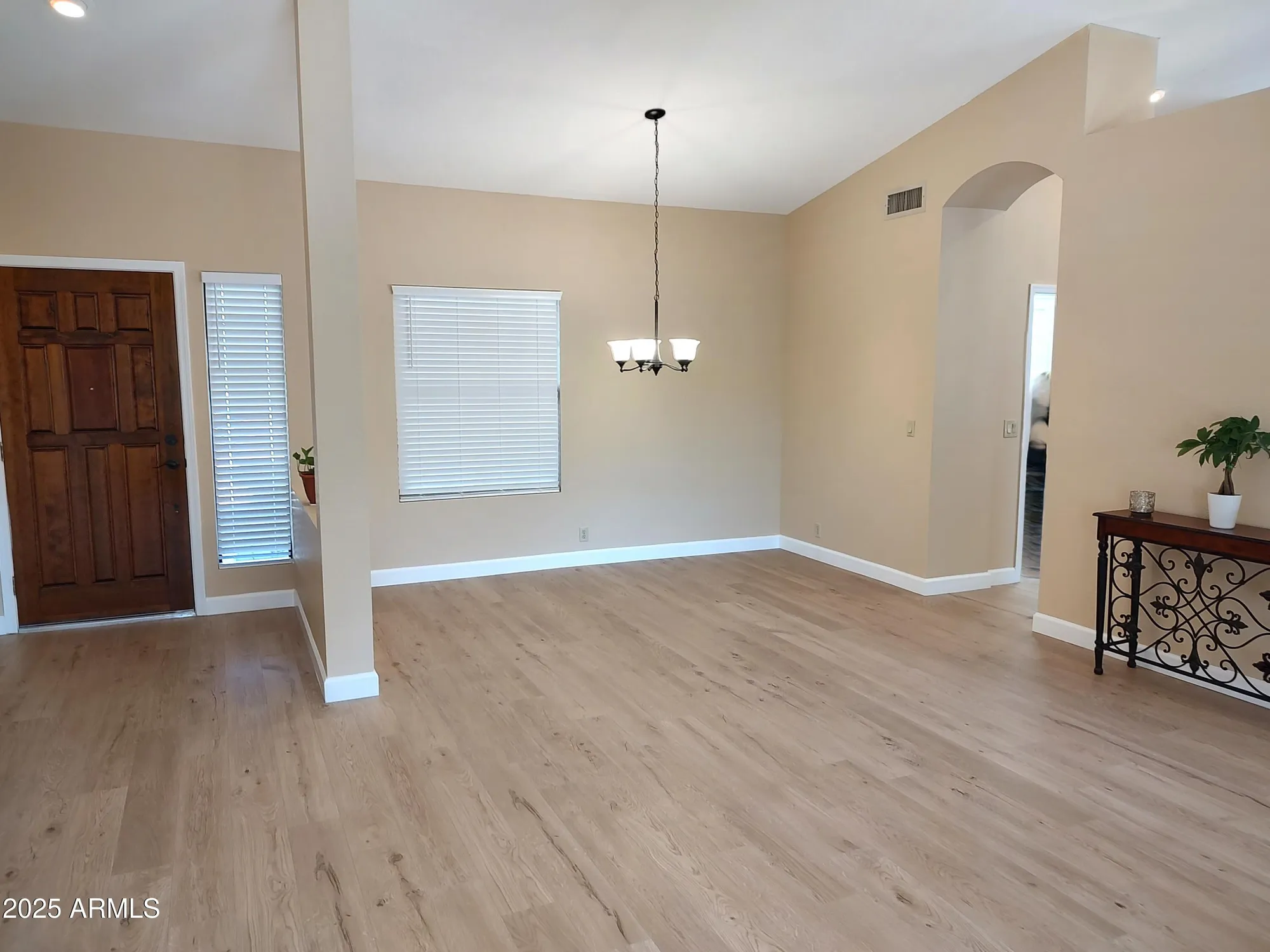 Property Slideshow image 6 of 32 | 9123 w utopia rd, Peoria, AZ, 85382