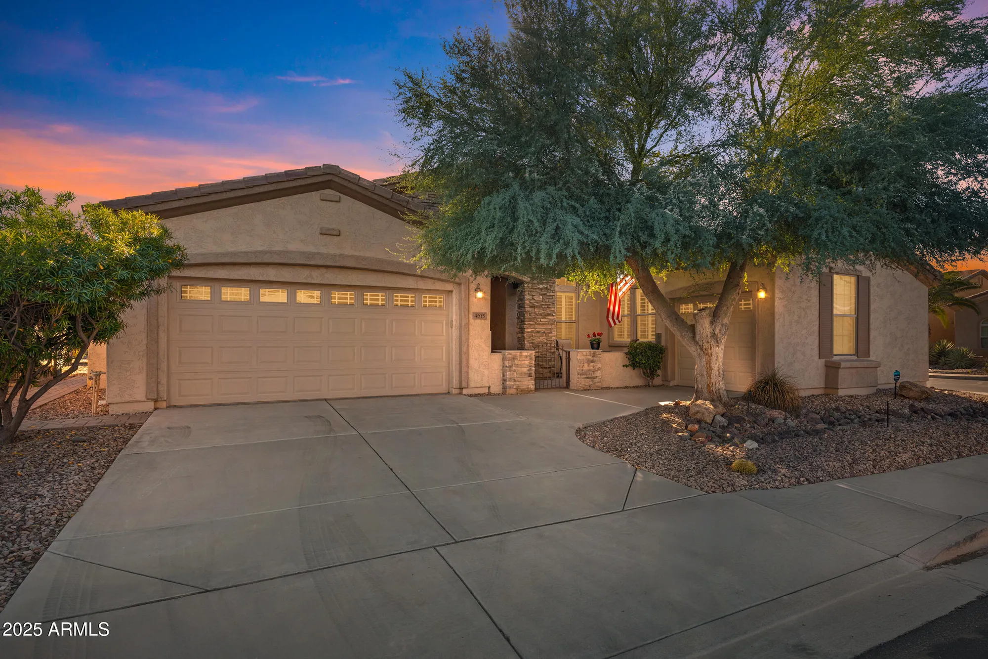 Property Slideshow image 1 of 61 | 4615 e sourwood dr, Gilbert, AZ, 85298