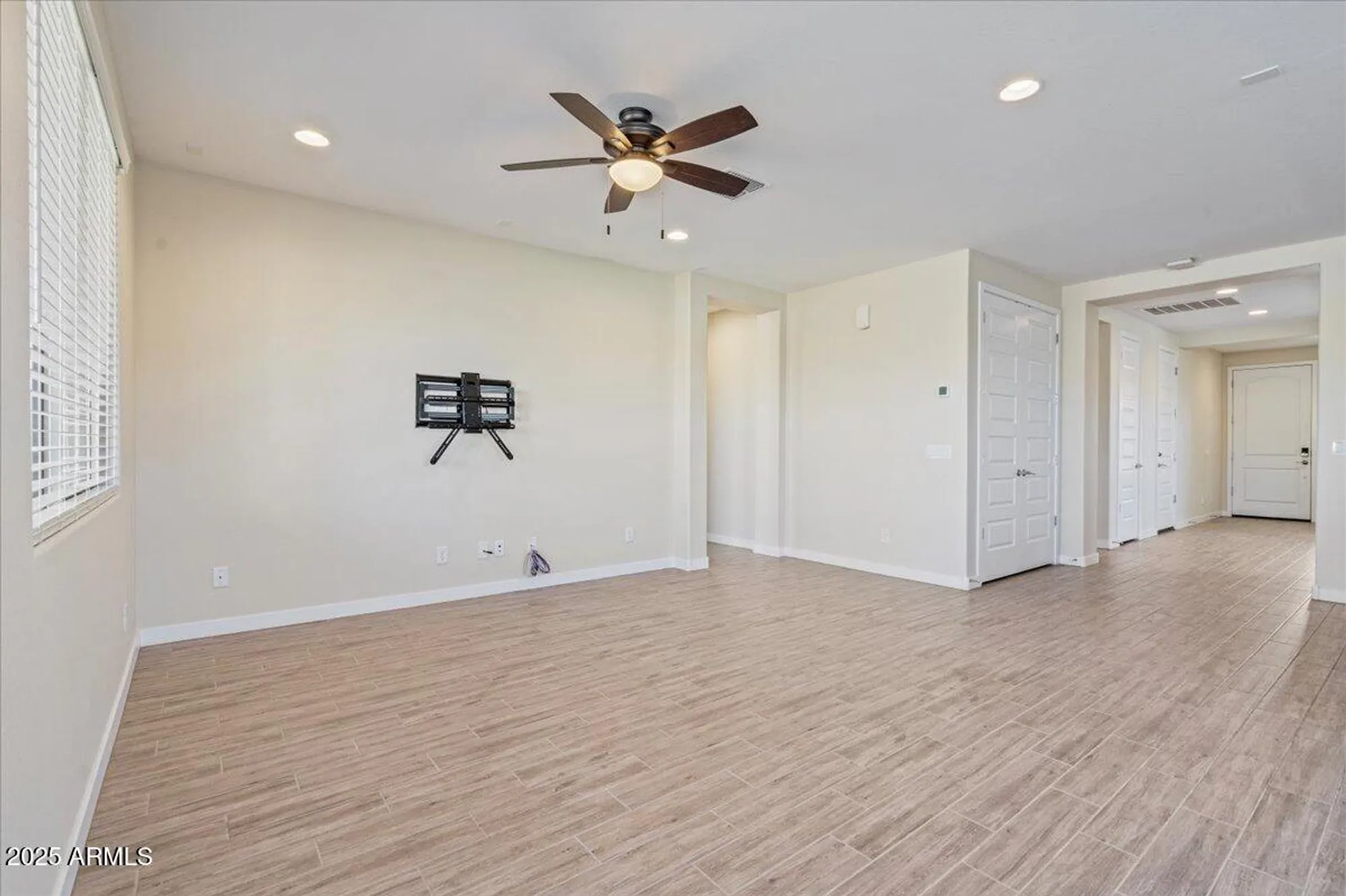 Property Slideshow image 10 of 32 | 25030 n 172nd ln, Surprise, AZ, 85387