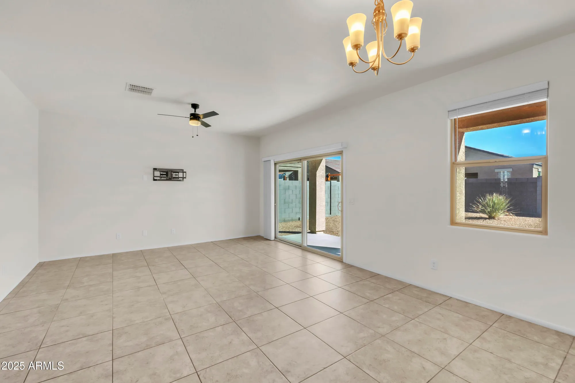 Property Slideshow image 7 of 30 | 2405 e san lorenzo trl, Casa Grande, AZ, 85194