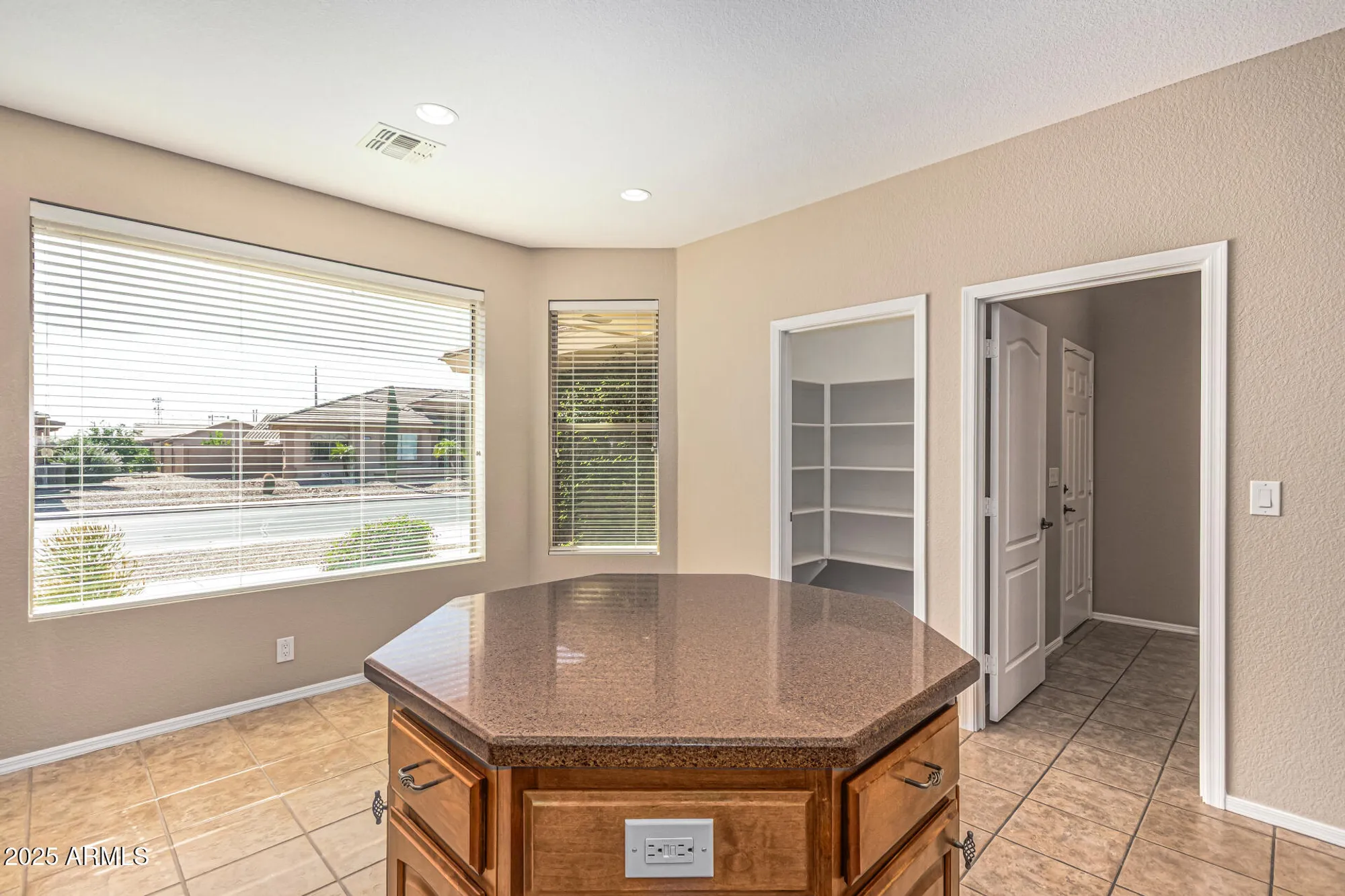 Property Slideshow image 17 of 38 | 10946 e oro ave, Mesa, AZ, 85212
