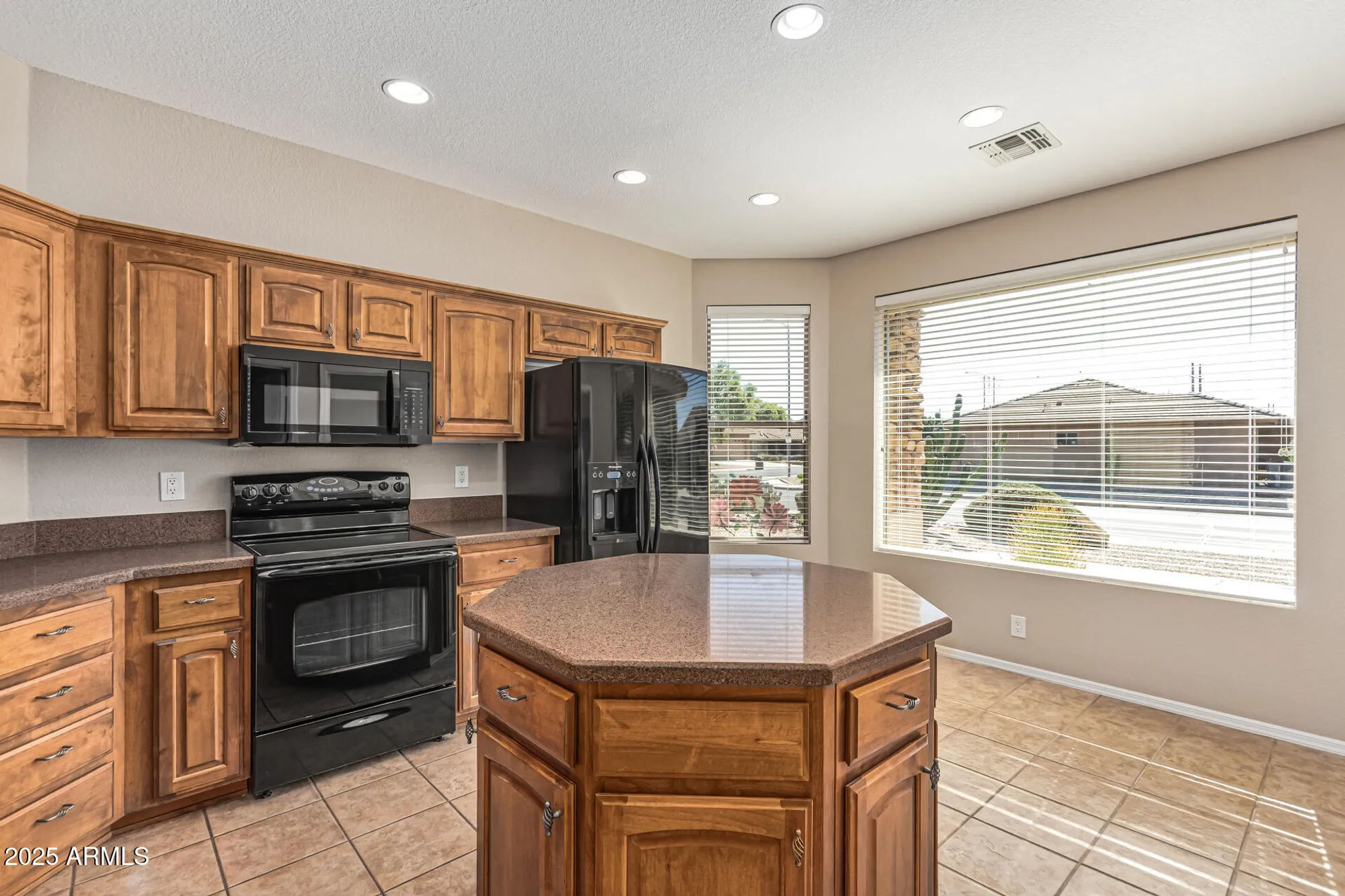 Property Slideshow image 4 of 38 | 10946 e oro ave, Mesa, AZ, 85212