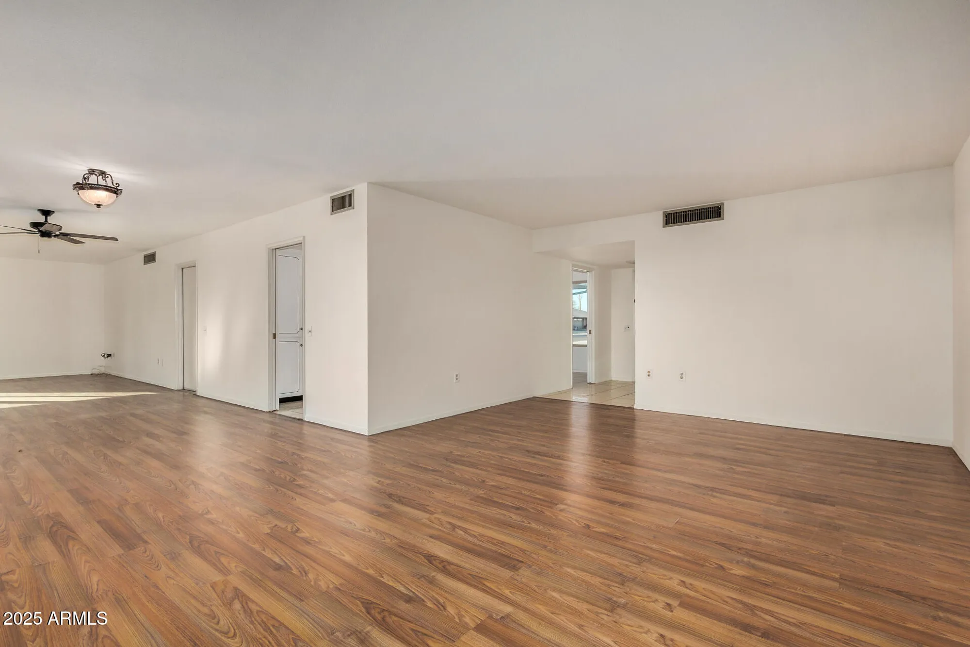 Property Slideshow image 6 of 27 | 11049 w crestbrook dr, Sun City, AZ, 85351