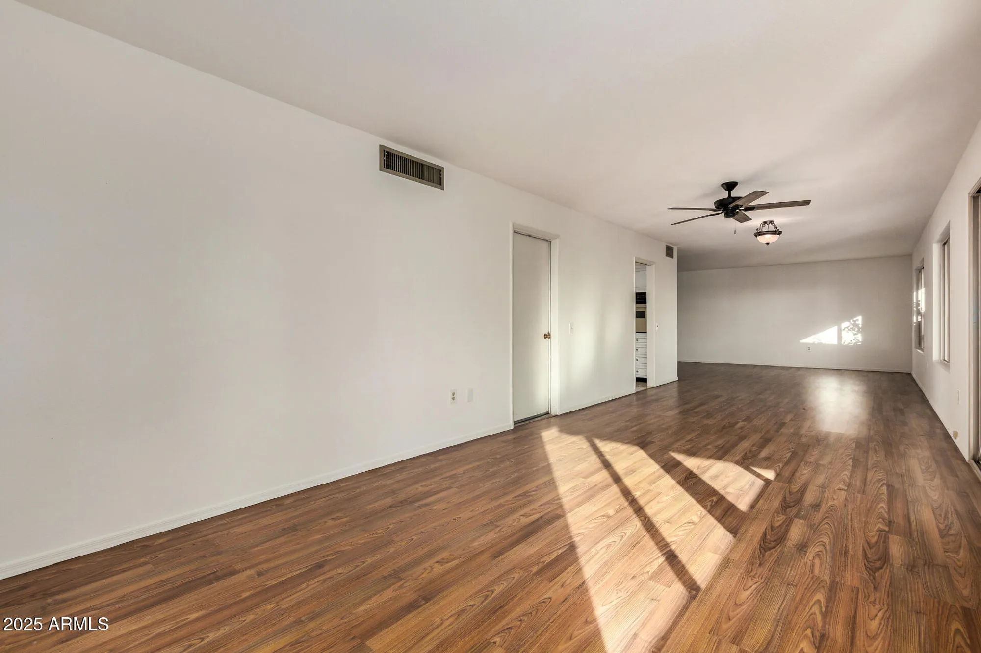 Property Slideshow image 8 of 27 | 11049 w crestbrook dr, Sun City, AZ, 85351