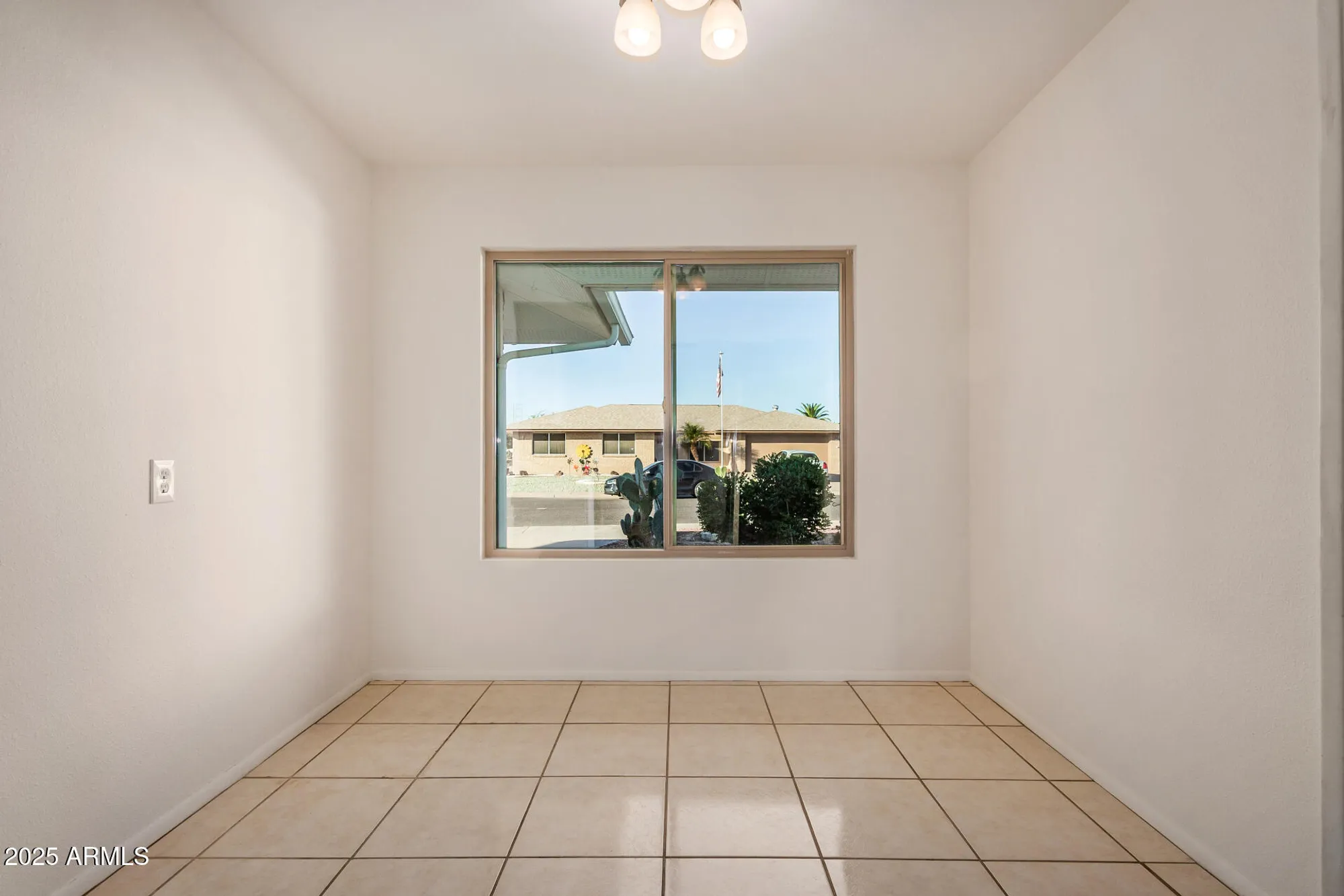 Property Slideshow image 12 of 27 | 11049 w crestbrook dr, Sun City, AZ, 85351