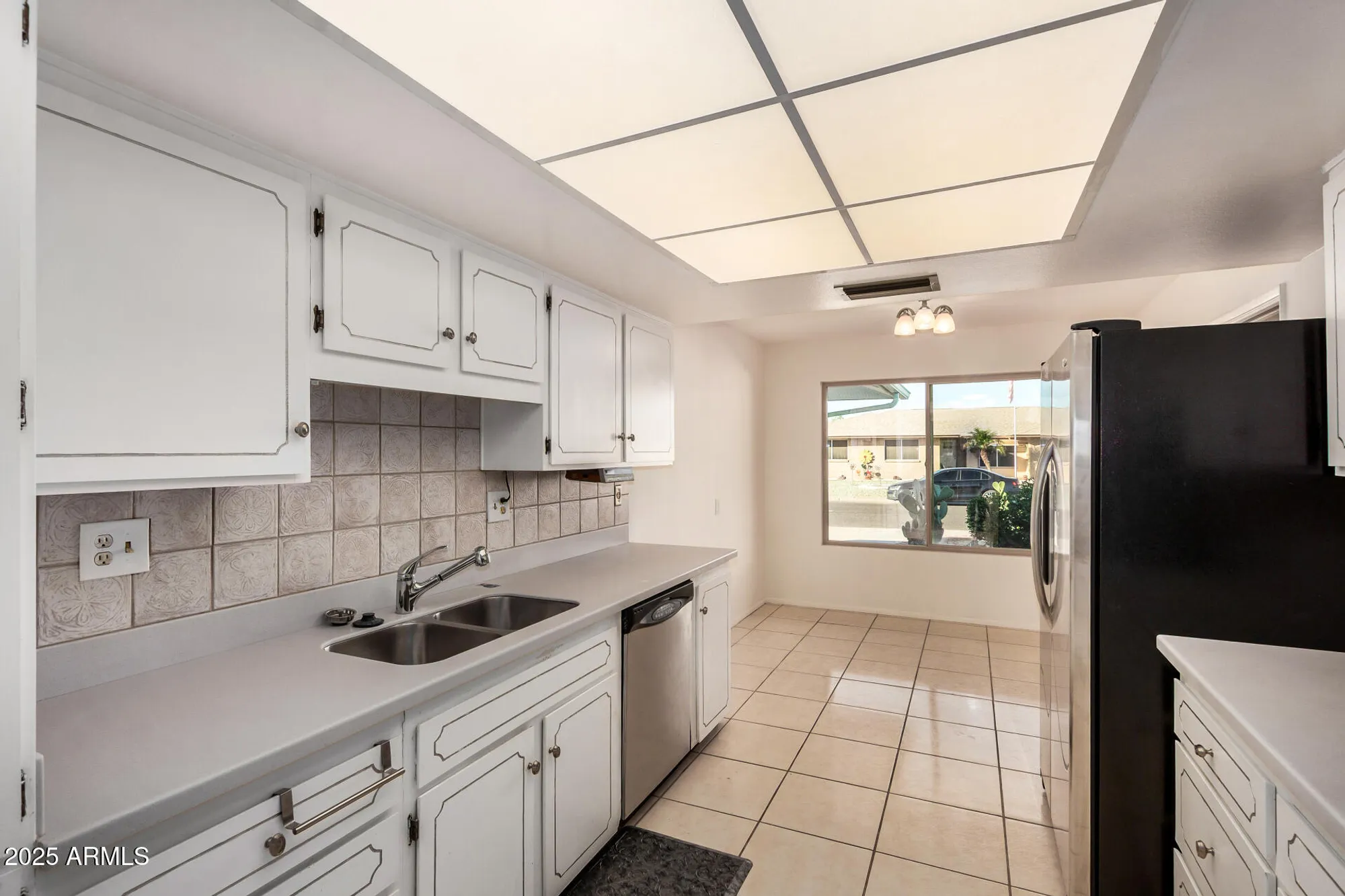 Property Slideshow image 9 of 27 | 11049 w crestbrook dr, Sun City, AZ, 85351