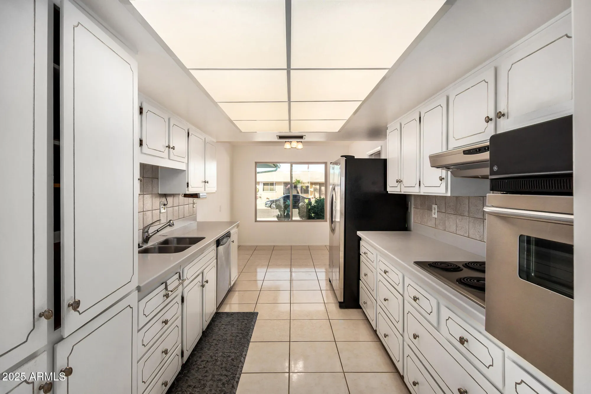 Property Slideshow image 10 of 27 | 11049 w crestbrook dr, Sun City, AZ, 85351